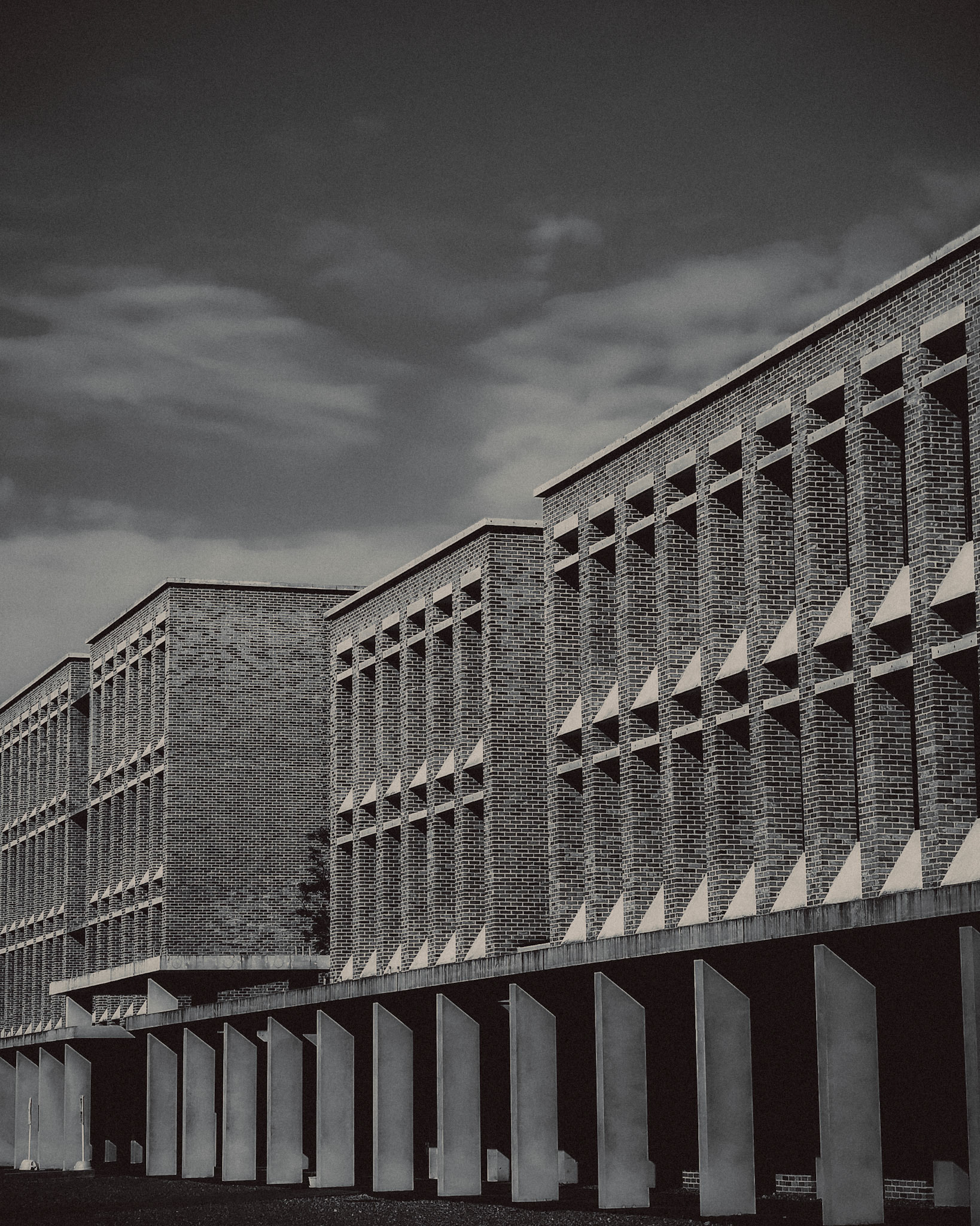 Urban geometry, in black and white, Fukuoka, Japan, October 2018, Huawei P20 Pro.