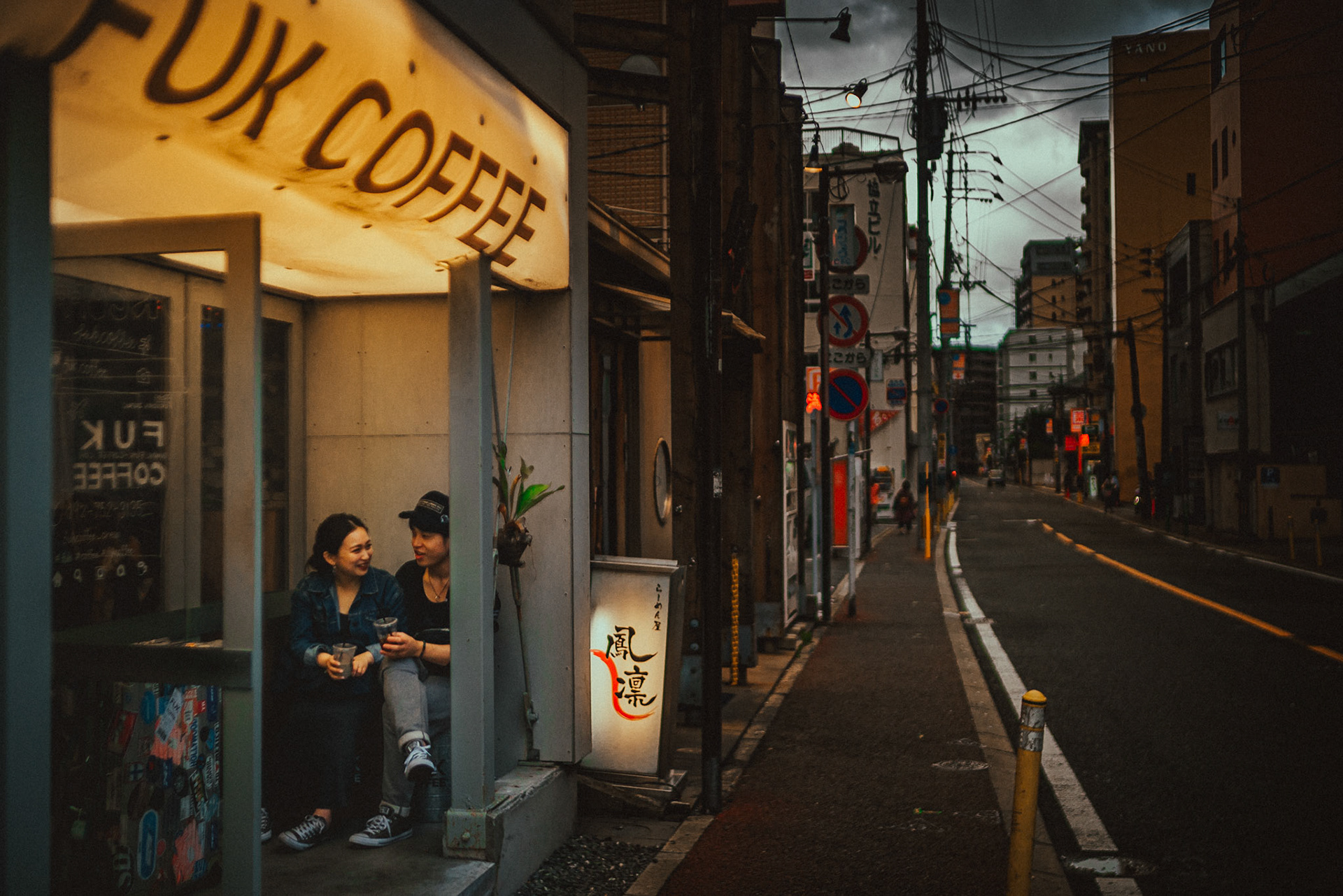 Street-style pre-wedding and engagement portraits outside FUK Coffee in Fukuoka, Japan, October 2018, Sony A7SII.