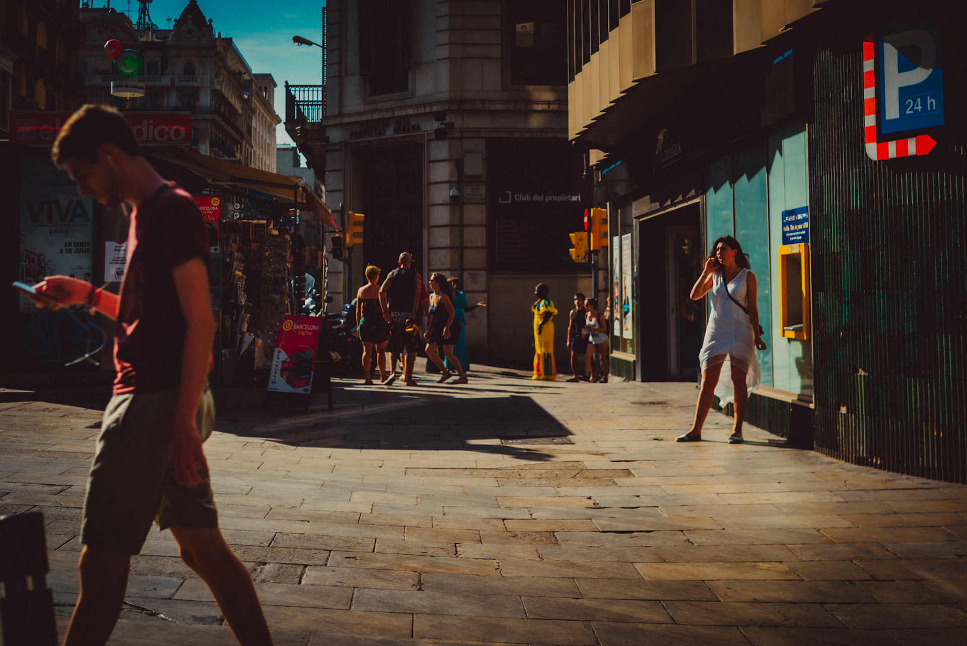 A candid street snapshot, Barcelona, Spain, July 2016, Leica M.