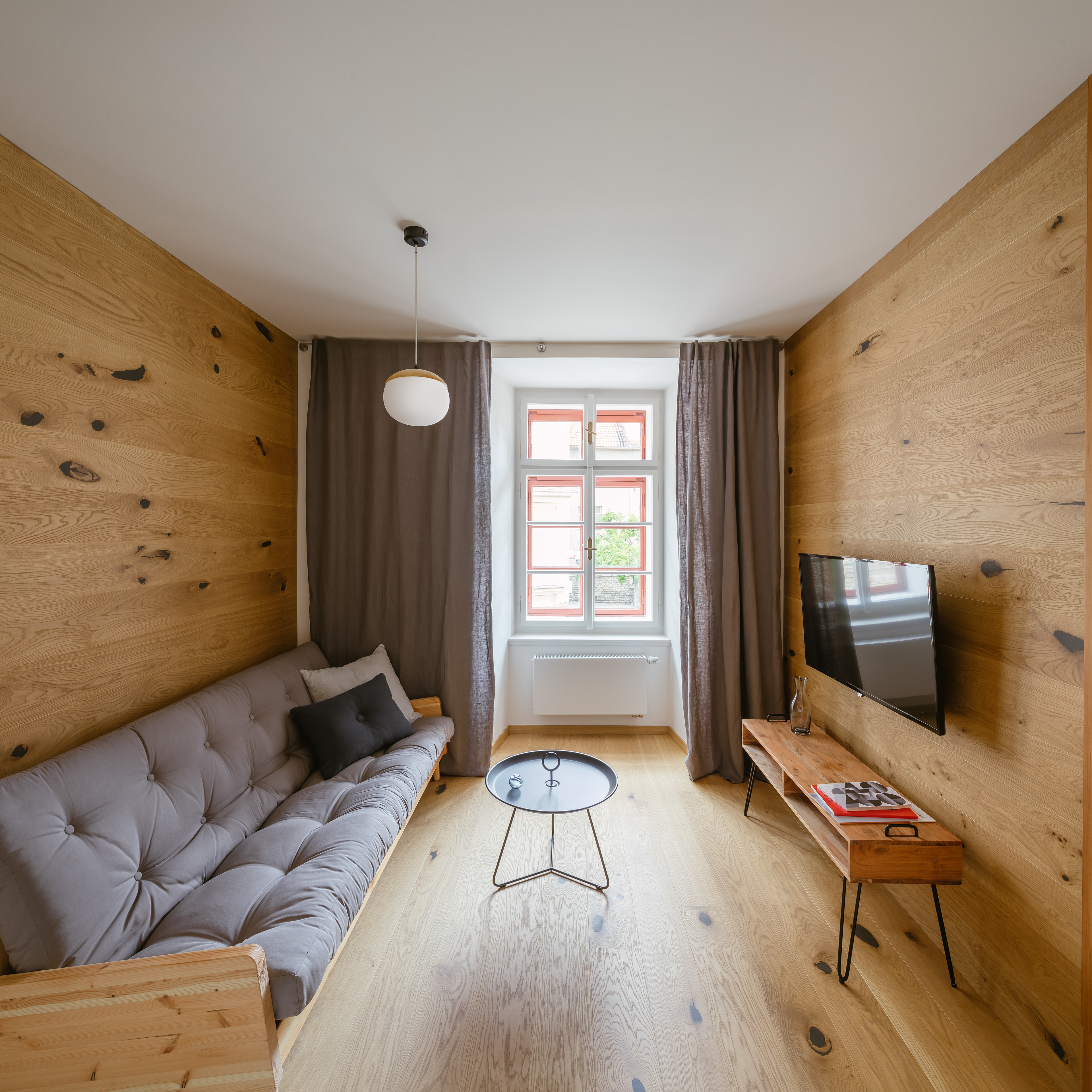 Dřevěný apartmán - obývací pokoj s kuchyní / Dačický