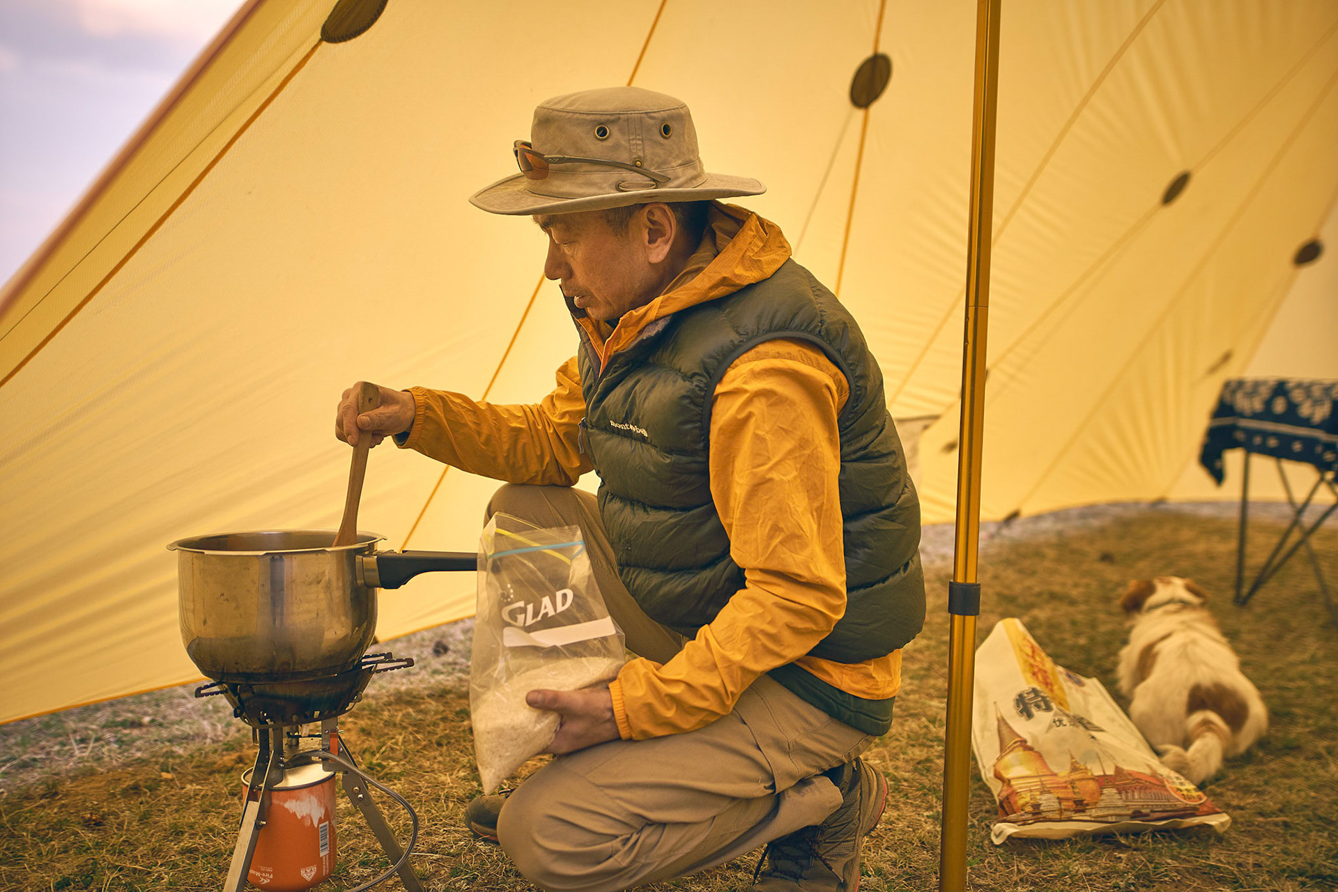 Traveling with mule caravana in Cangshan mountains