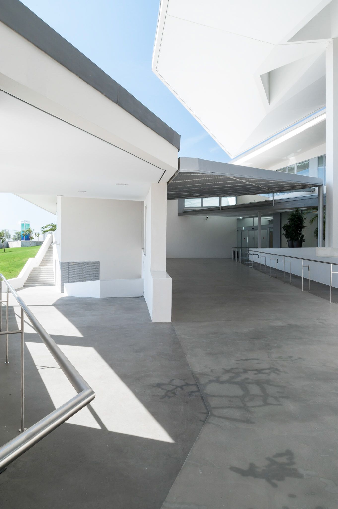 IMO - Ocular Microsurgery Institute / Barcelona, Spain / Josep Llinàs