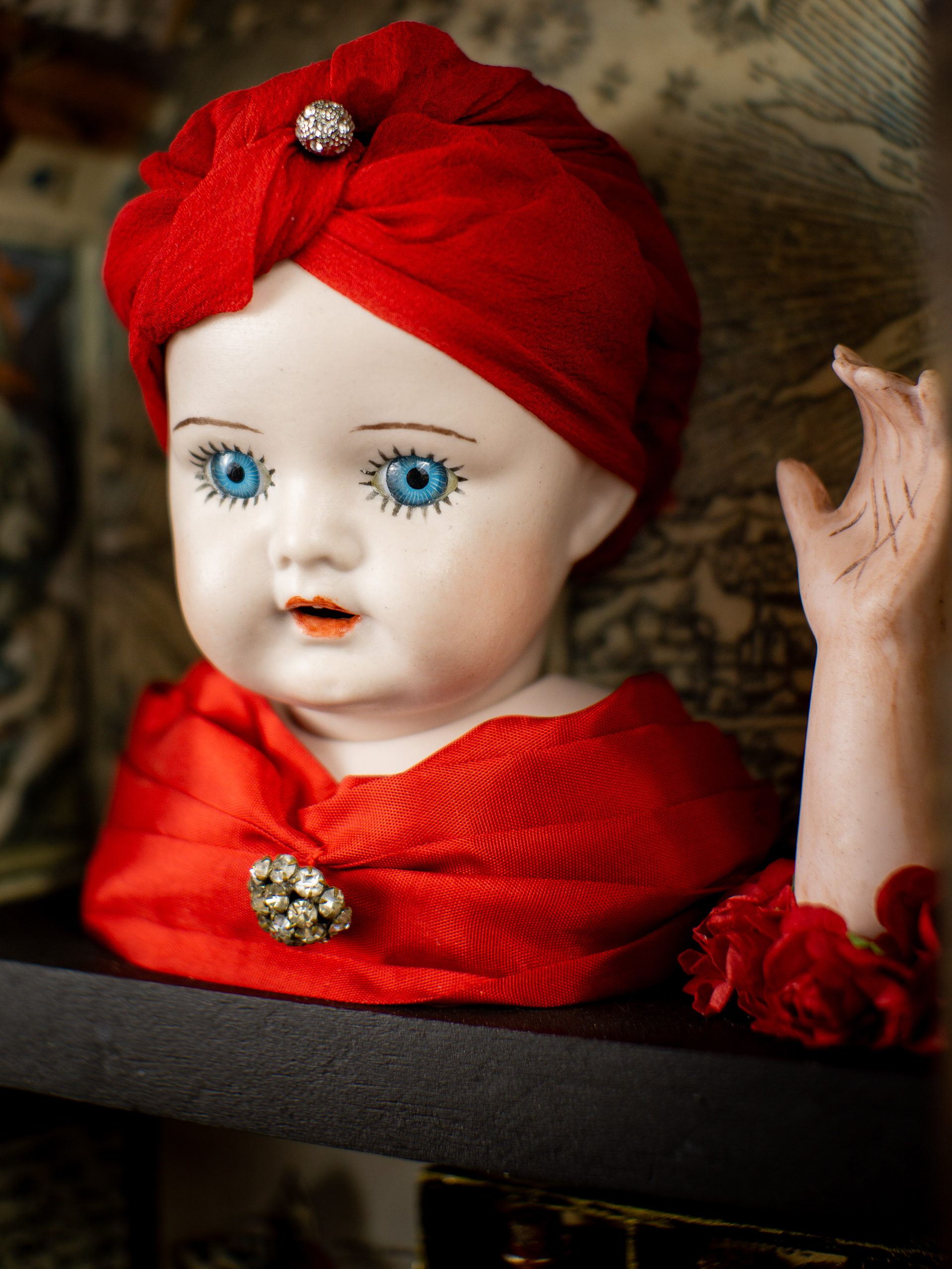 A Box Of Secrets - Antique wooden case, antique bisque German doll’s head (K&R Simon & Halbig, 1920), silver, brass, glass, paper, mammal skull. 58 x 29 x 13