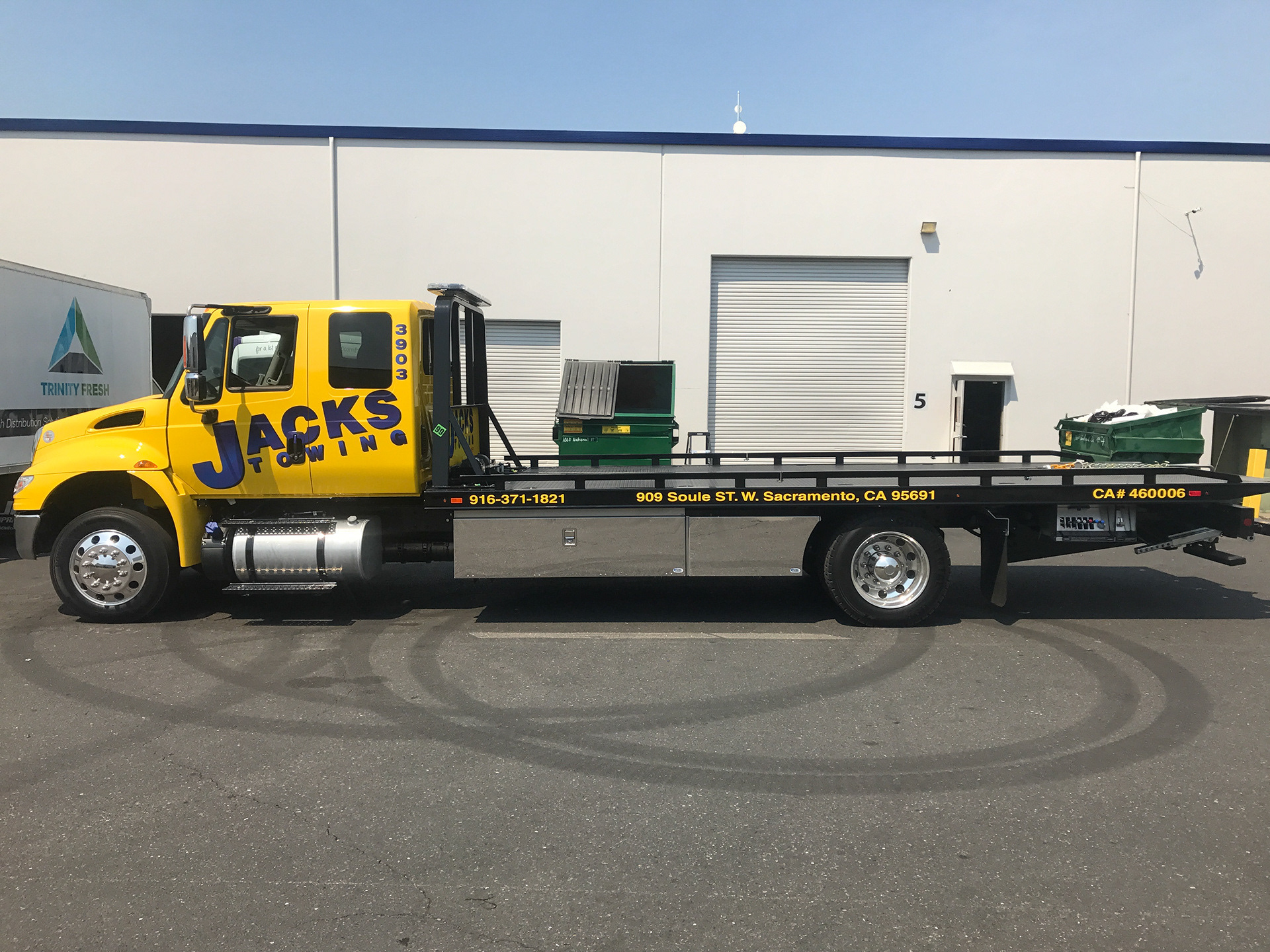 Jack's Towing - Flat Bed Tower