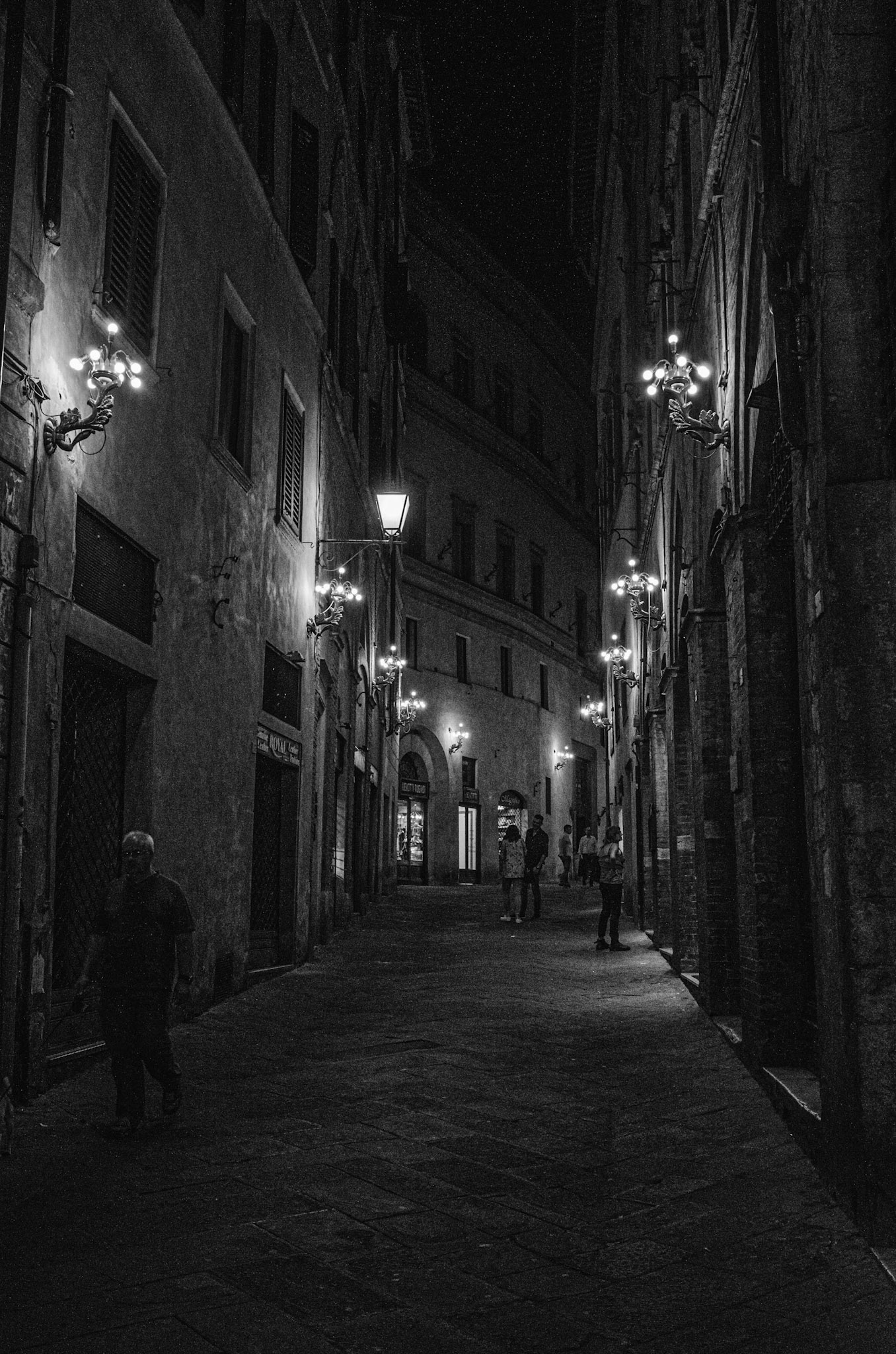 Sienne 21h40 09/17 Rue de nuit