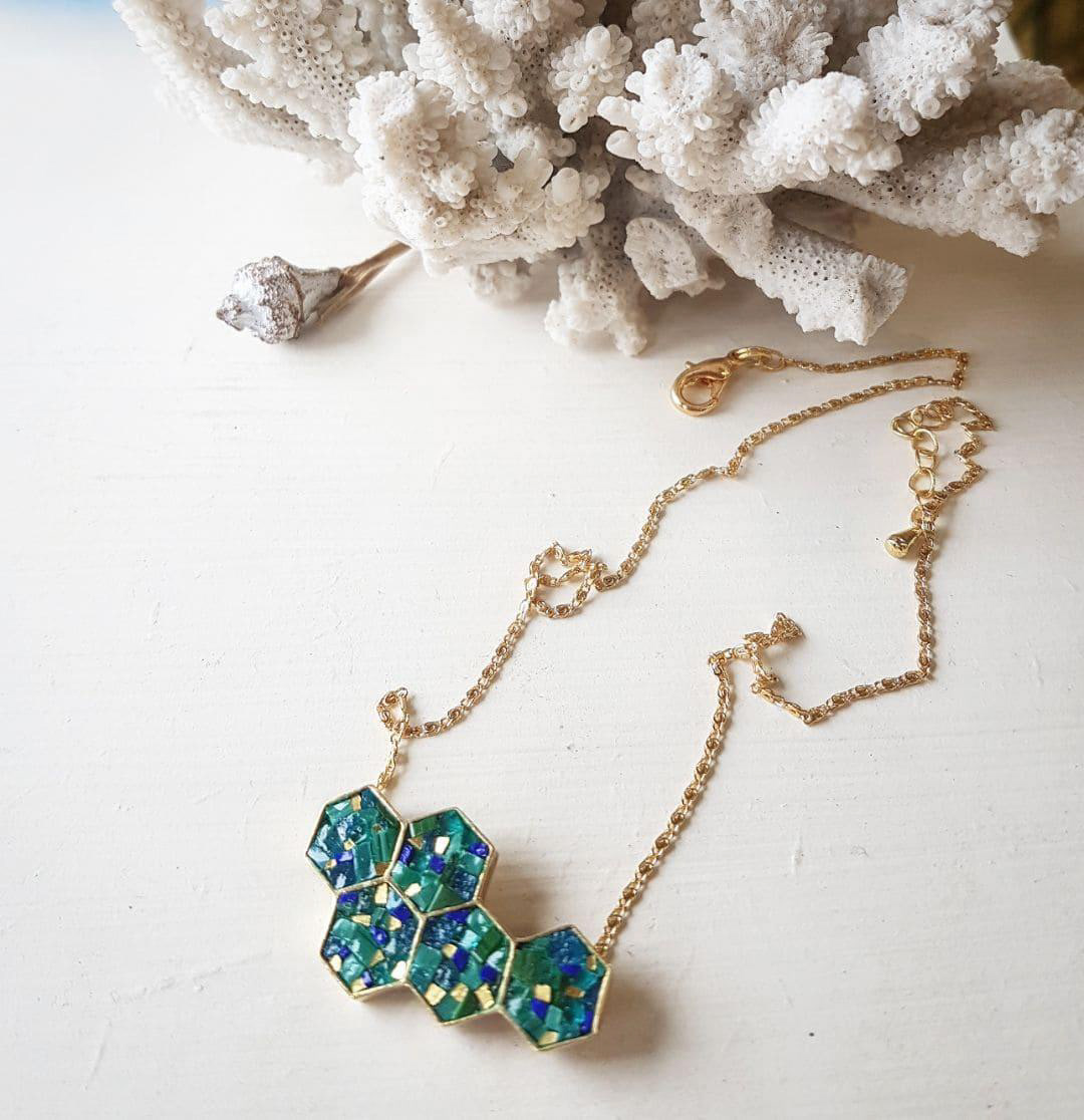 Collier alvéoles, mosaïque - 130€