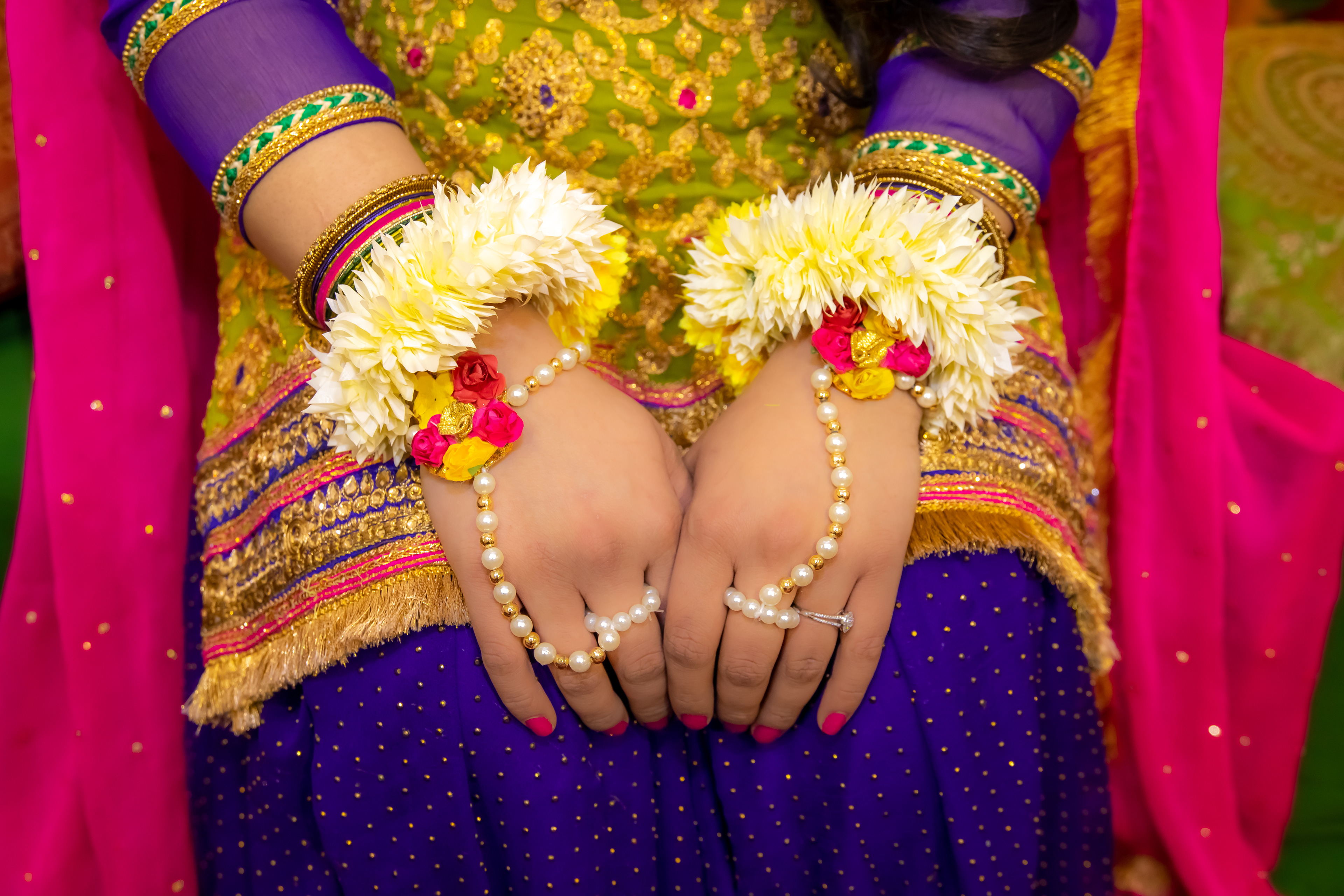 Bride & Groom Wedding Portrait Shoot #visionaryphotography #muslimwedding #brideportrait #weddingdecor #bridaldress #mehndinight #mehndi