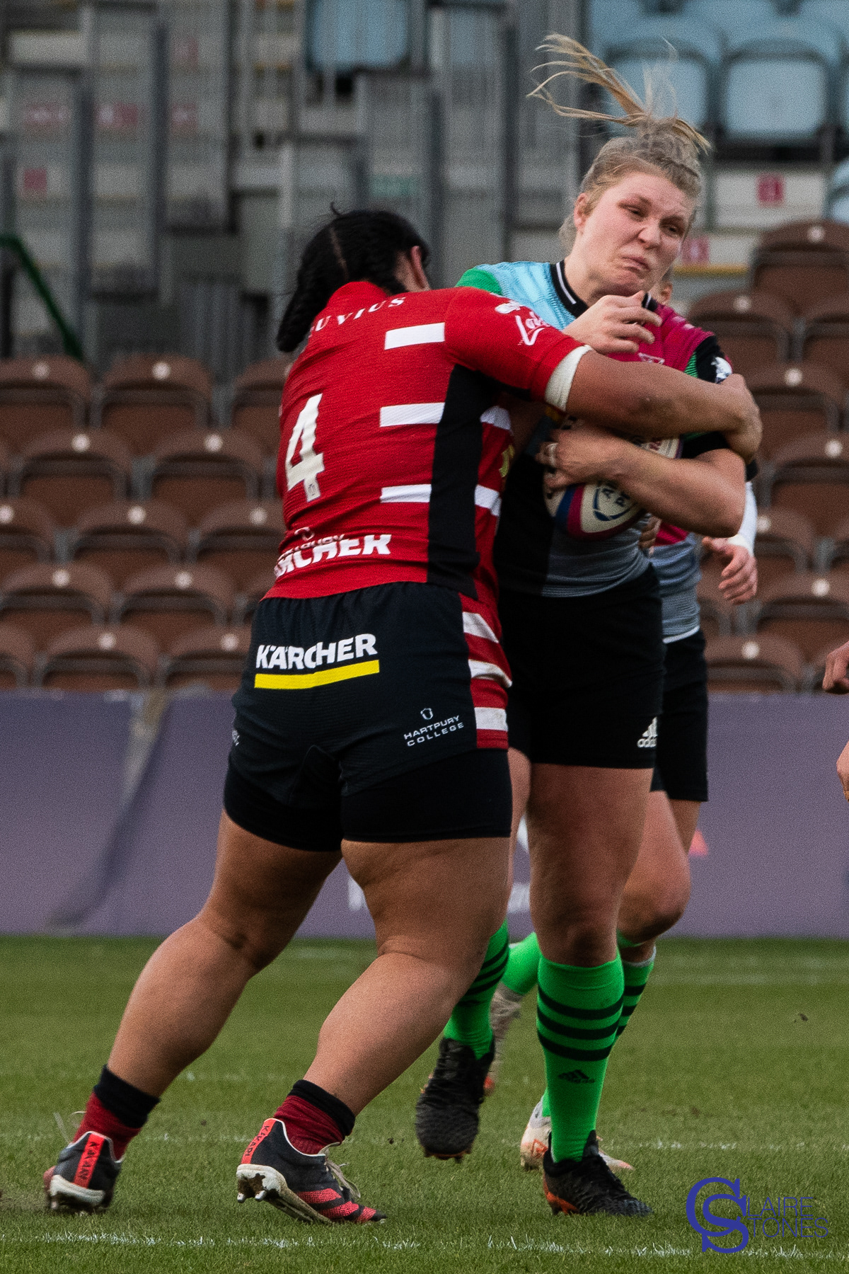  Sisilia Tuipulotu tackles Tove Viksten