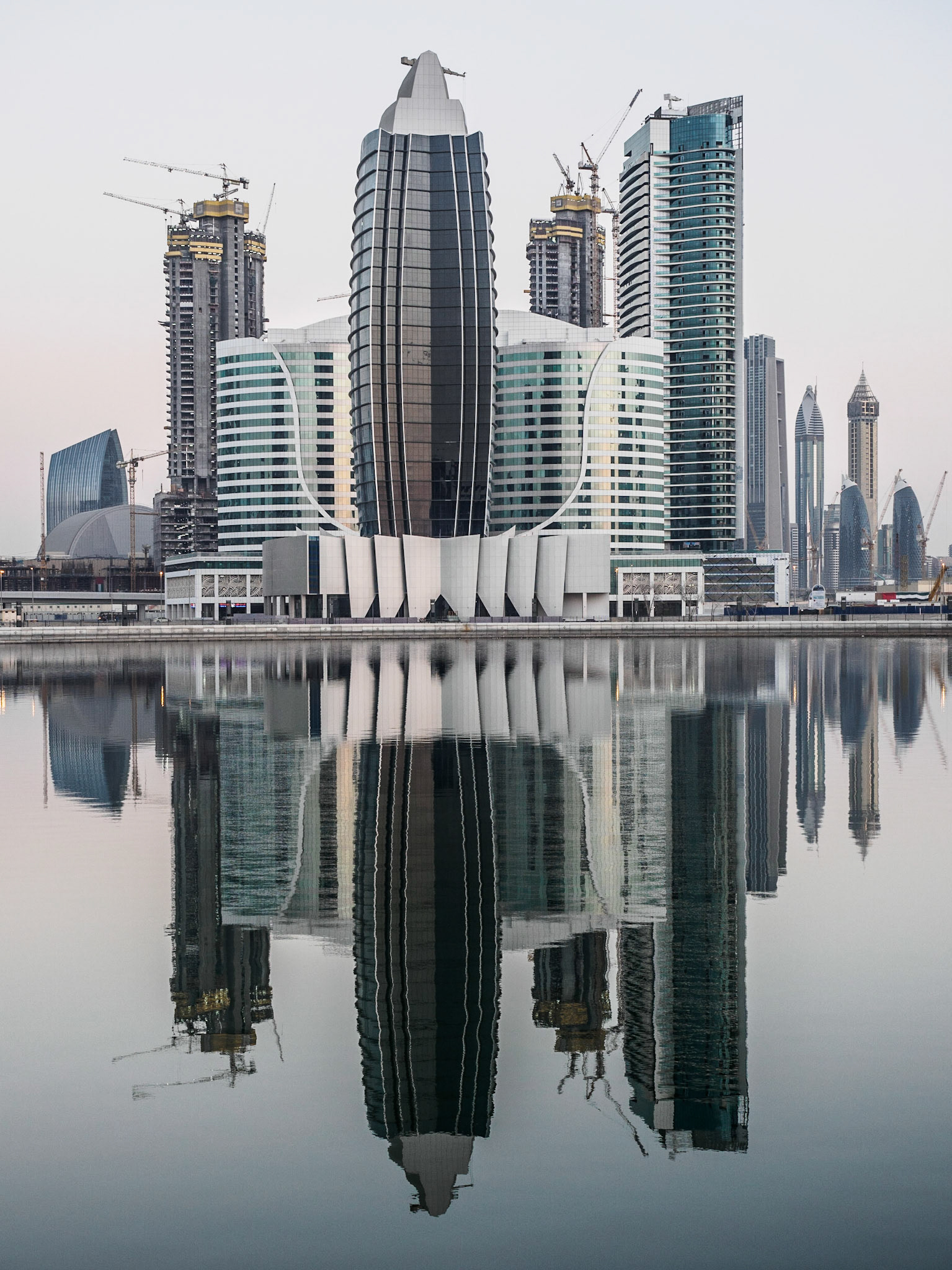 Business Bay Dubai in der Morgendämmerung
