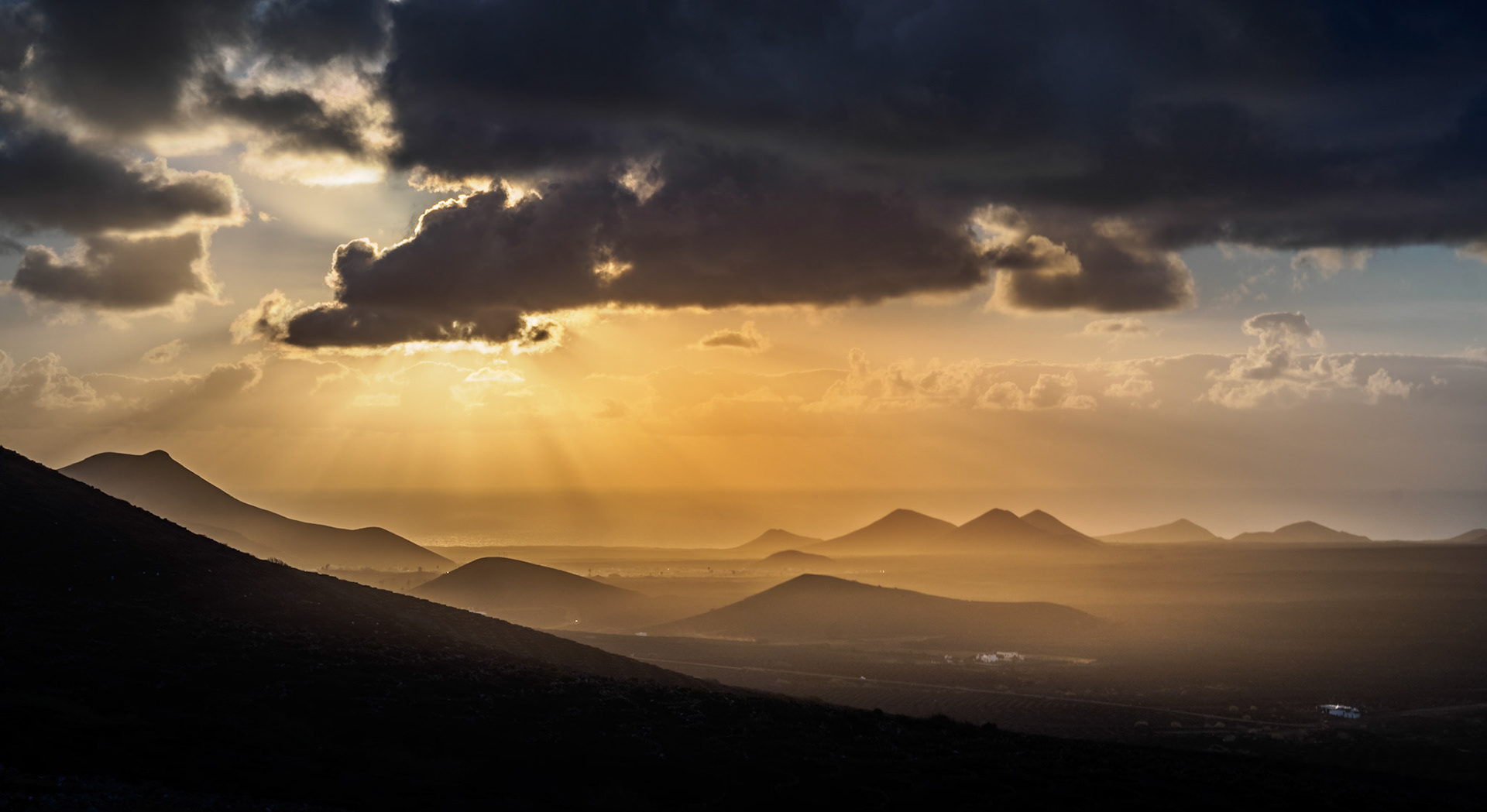 Sonnenuntergang über dem Meer auf Lanzarote