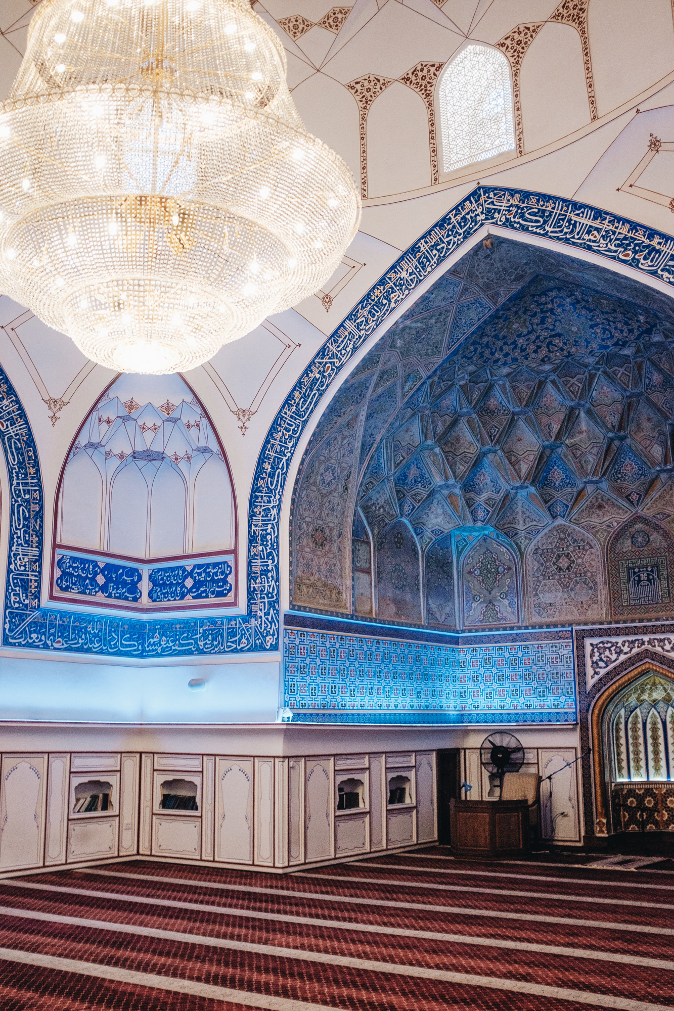 Bolo Hauz Mosque