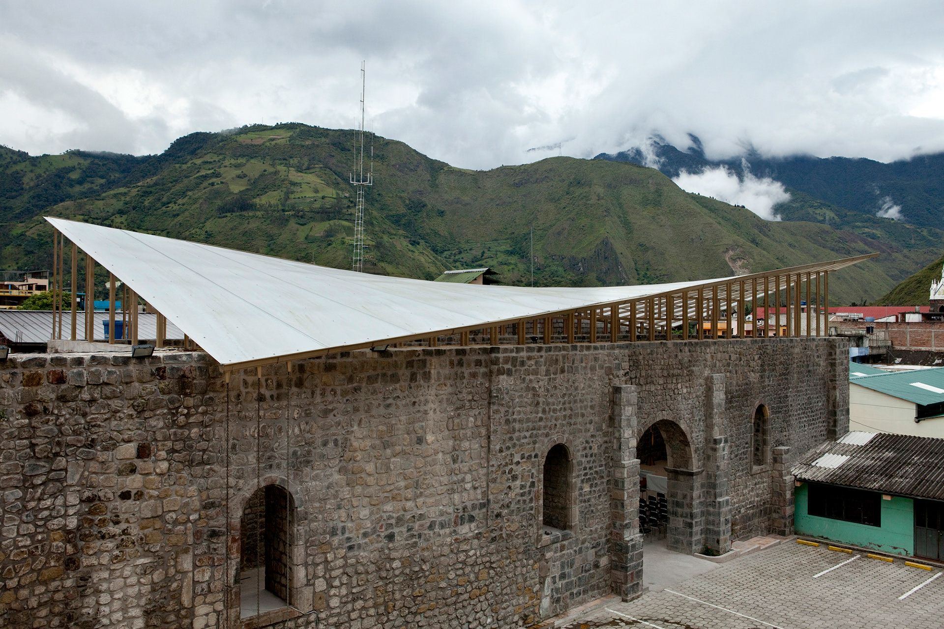 Old Banos Church Banos, Ecuador Brownmeneses 2010 (Image 23)