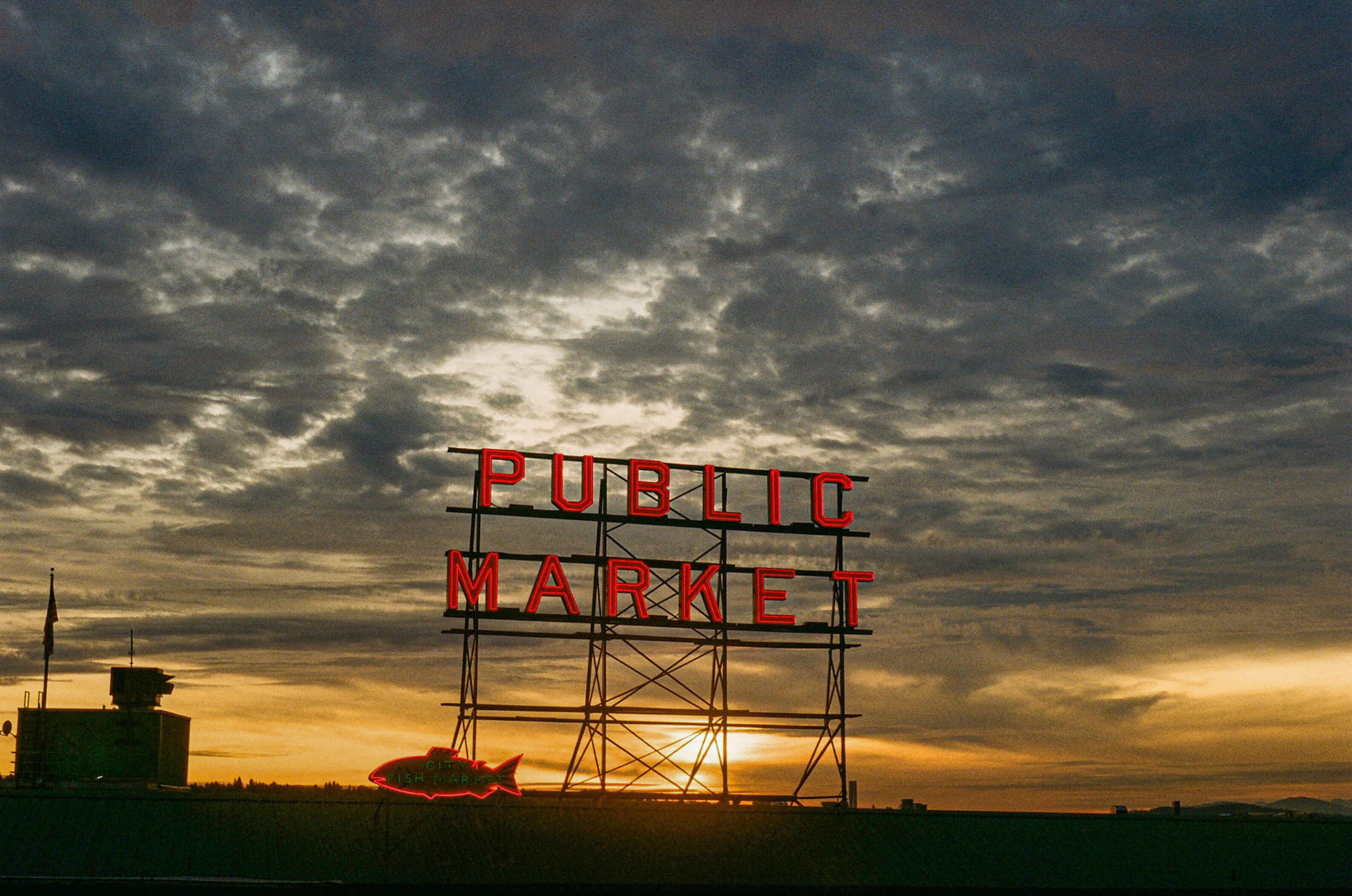 The infamous Pike Place Market in Seattle at sunset. #pikeplace #pikemarket #pikeplacemarket #seattle #washington #mikesansanophotography #mikesansano #film #35mm #analog #analogphotography #ishootfilm #filmisnotdead #filmphotography #analogphotography #analogue #filmcamera #filmphoto #filmcommunity #filmisalive #shootfilm #minolta #XD-11 #XD #minoltaxd #kodak #kodakultramax #ultramax400