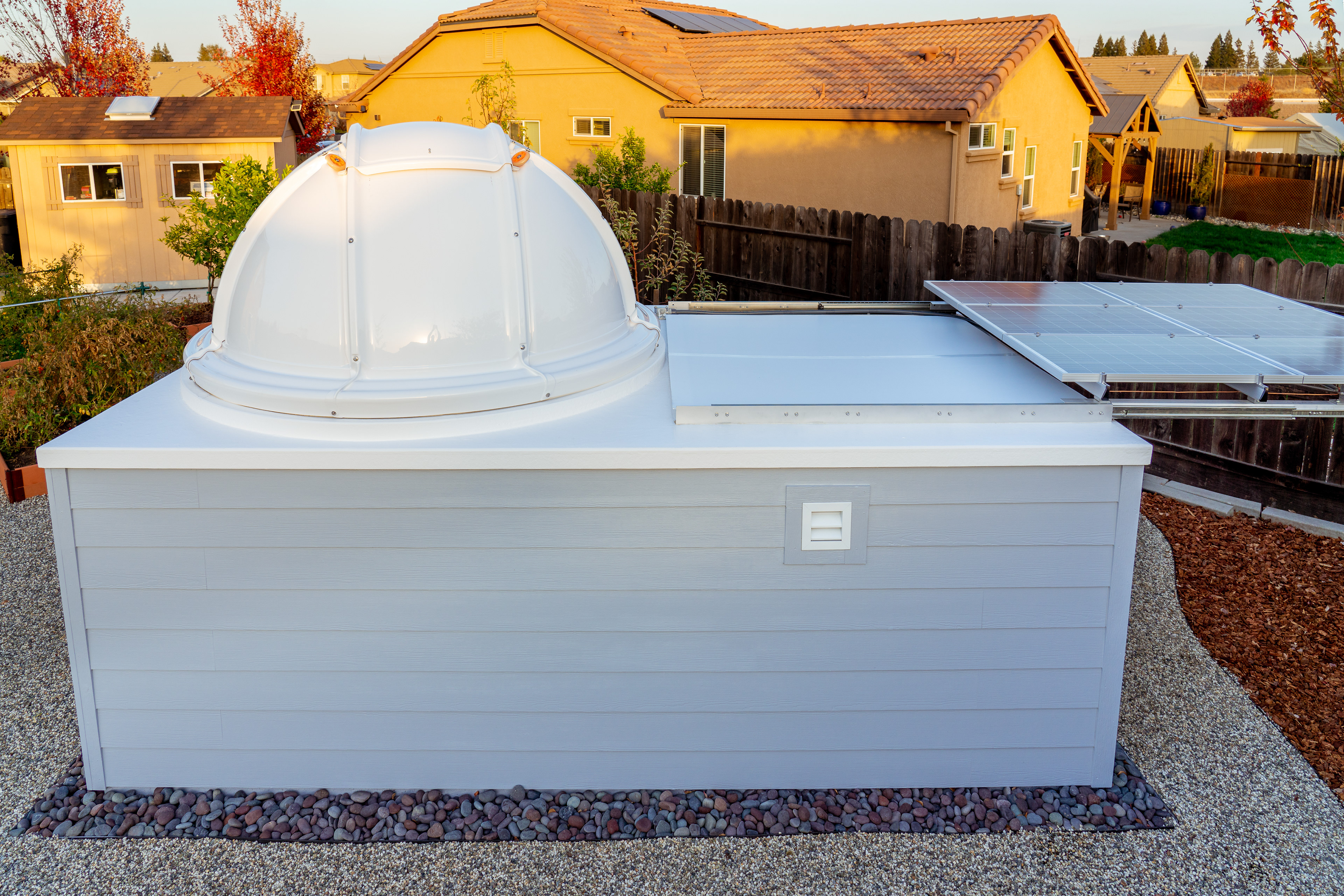 Extra lid for really rainy days to prevent standing water
