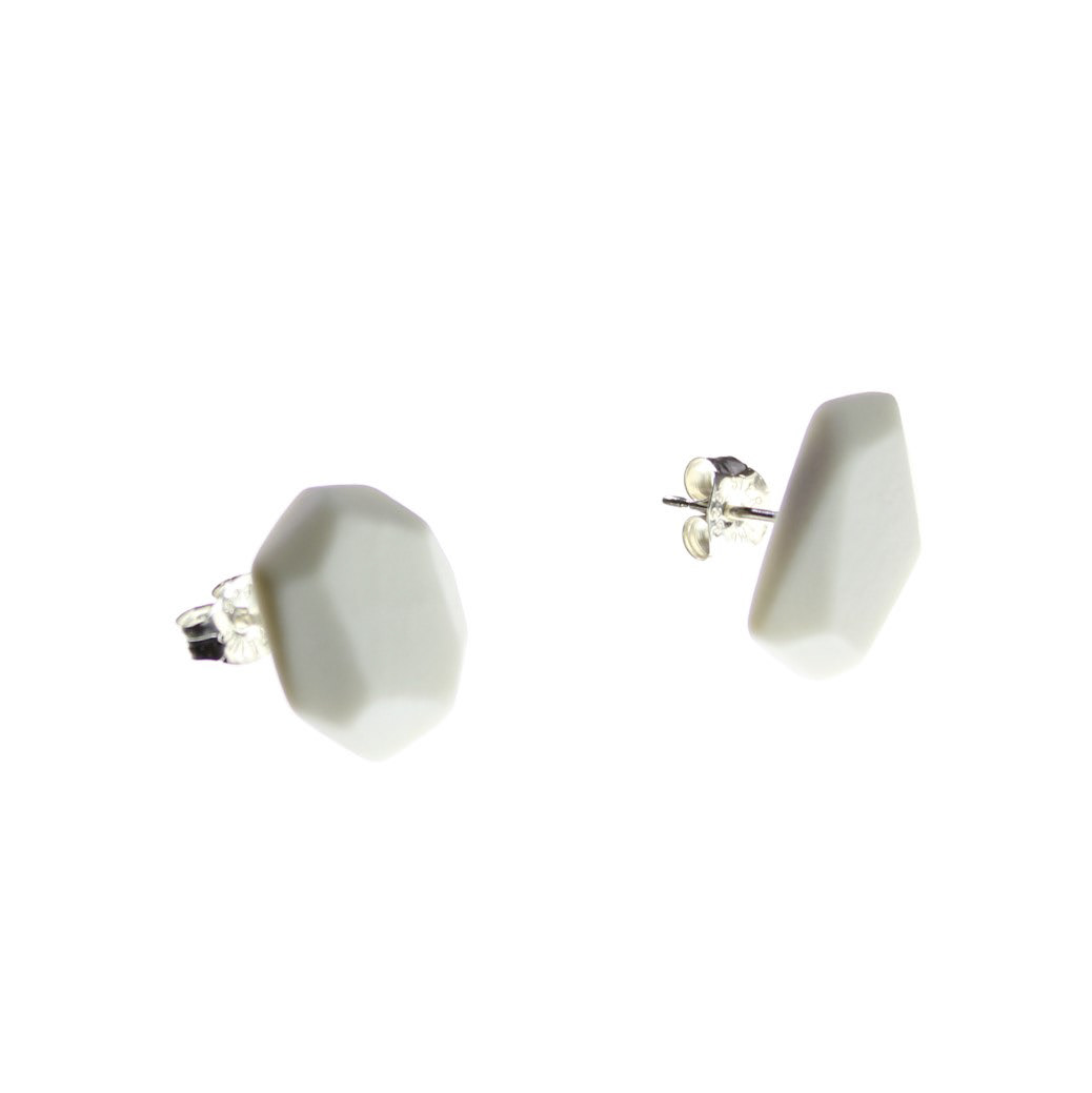 Boucles d'oreilles puces - Porcelaine blanche - 20€