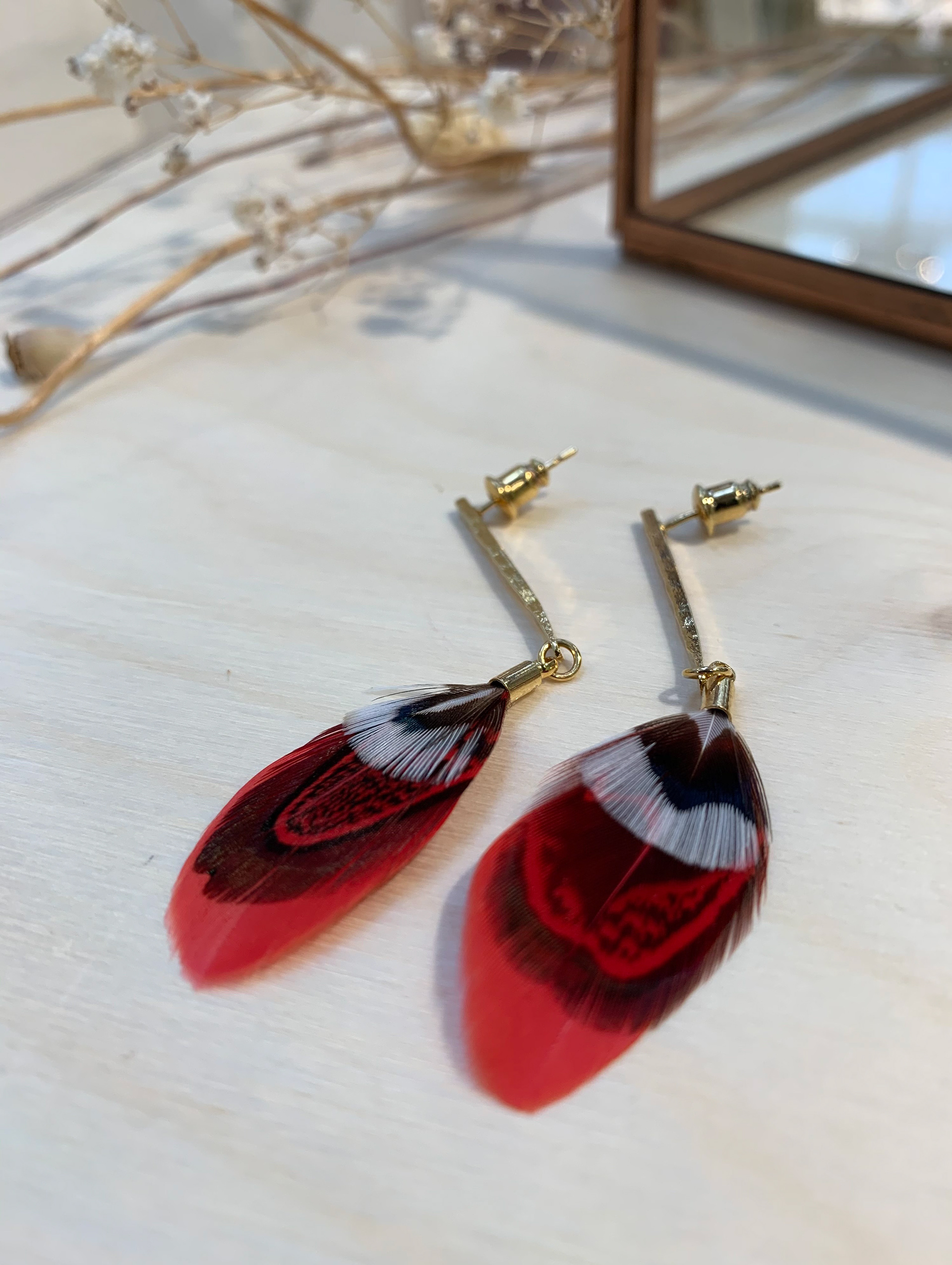 Boucles d'oreilles 'plumettes' rouge- 40€