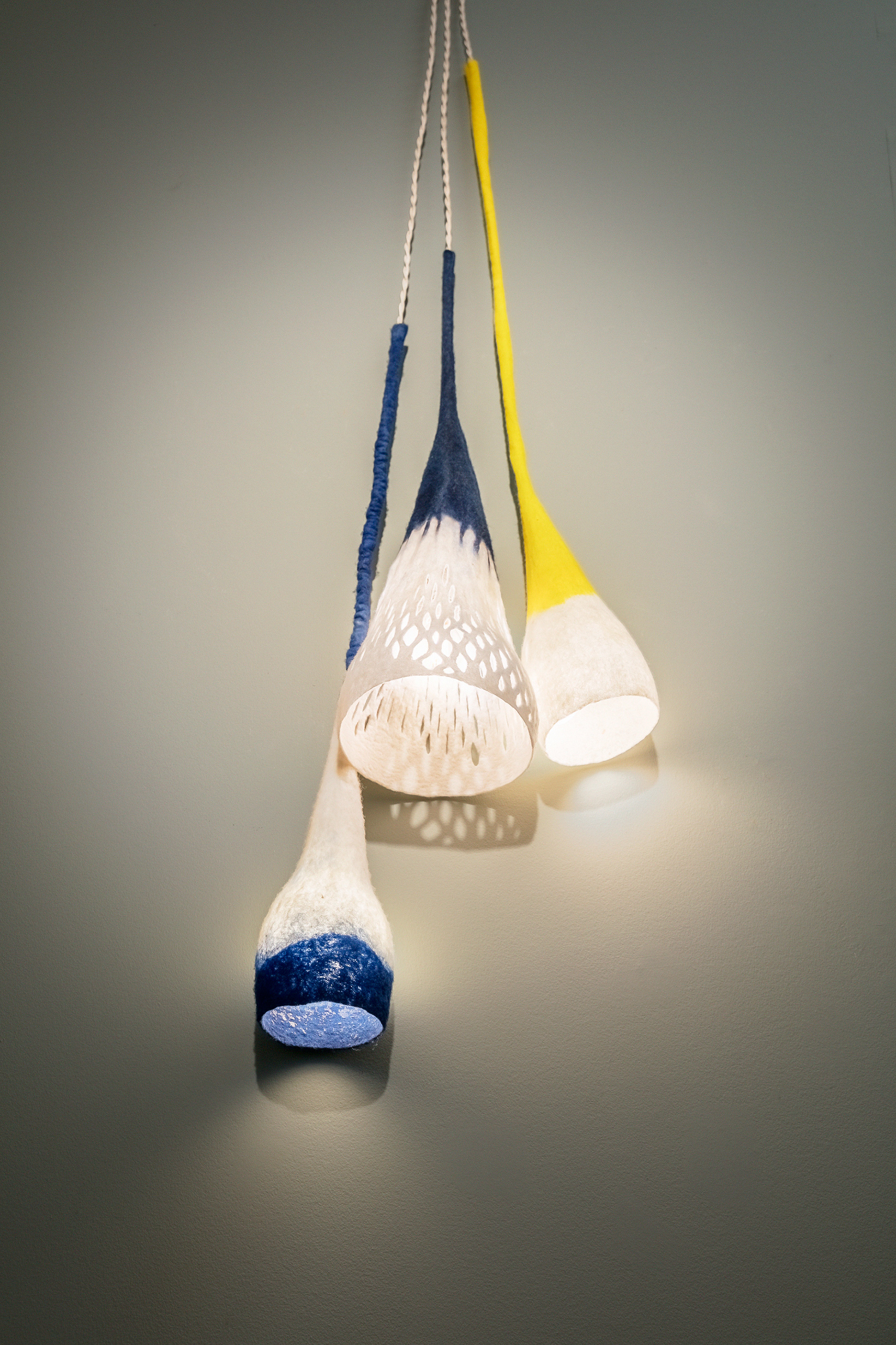 Suspensions ou applique luminaire en feutrine de laine- Entre 108€ & 155€