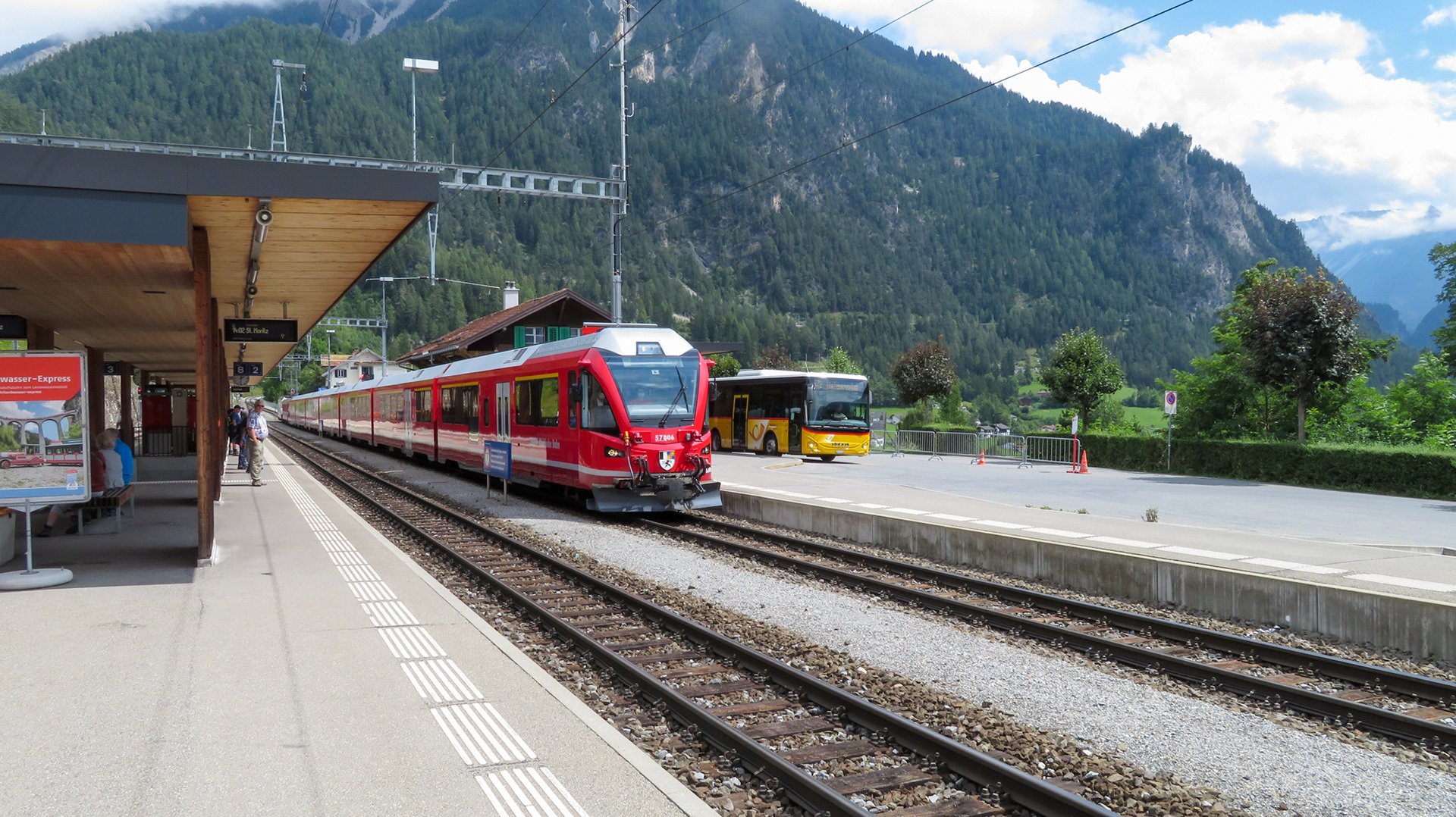 Filisur, 16-08-2021 trein richting St.Moritz