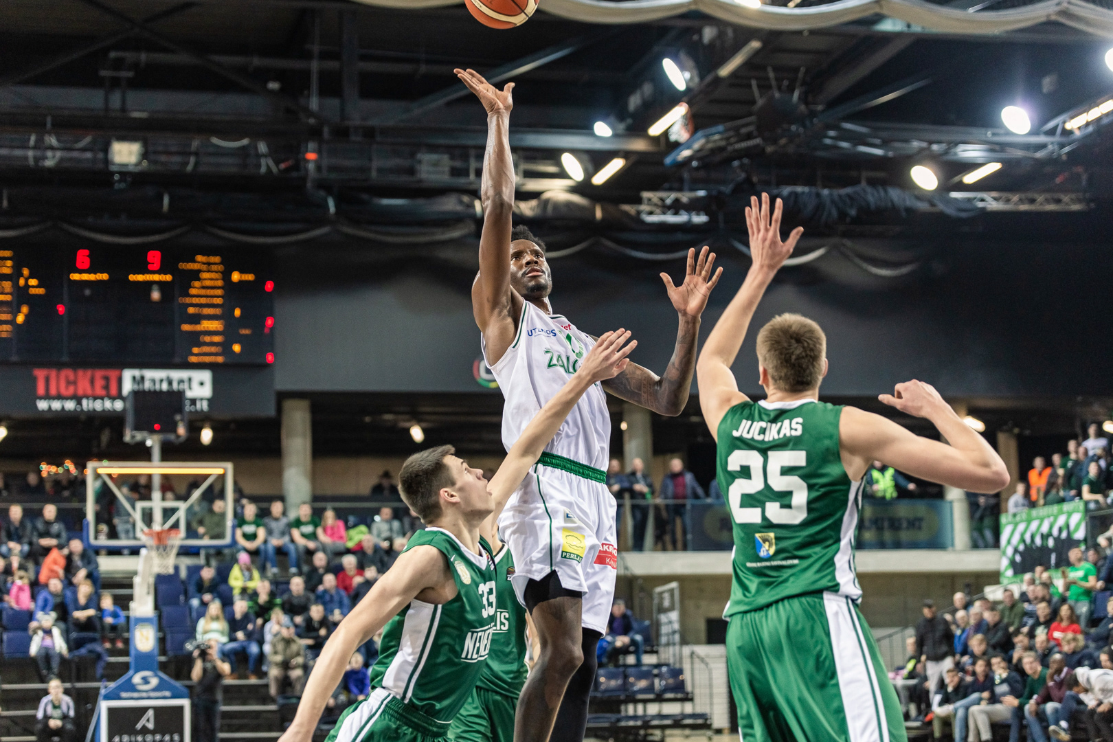 N. Hayes (Kauno Žalgiris) metimas LKL rungtynių prieš Kėdainių Nevėžį metu