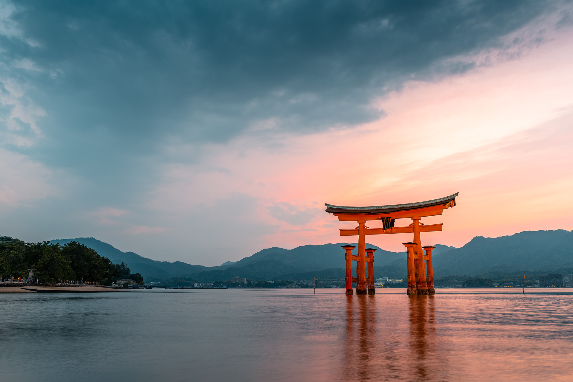 Floating Torii Gate (3) | © All rights reserved