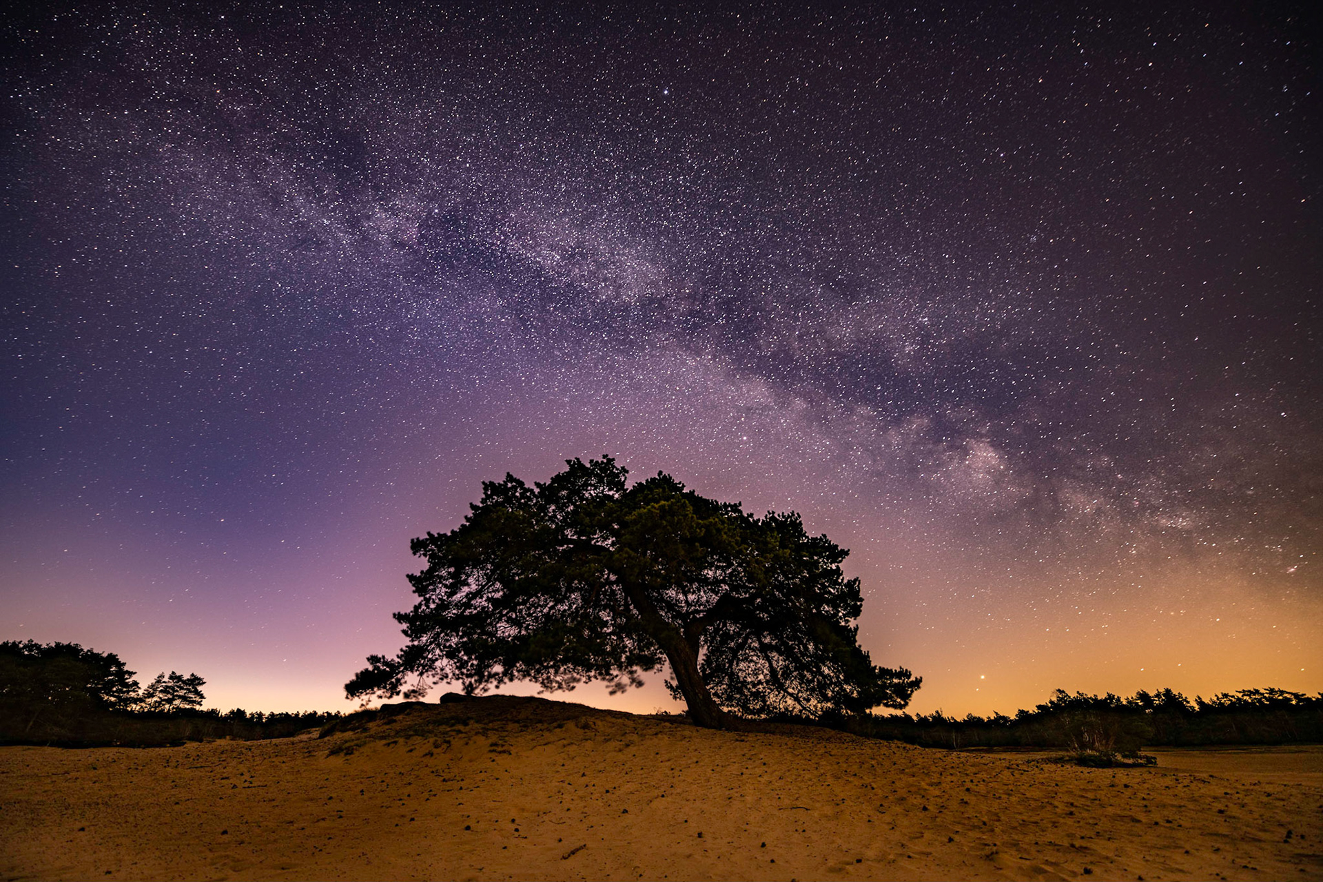 Made from 8 light frames by Starry Landscape Stacker 1.8.0.  Algorithm: Min Horizon Noise