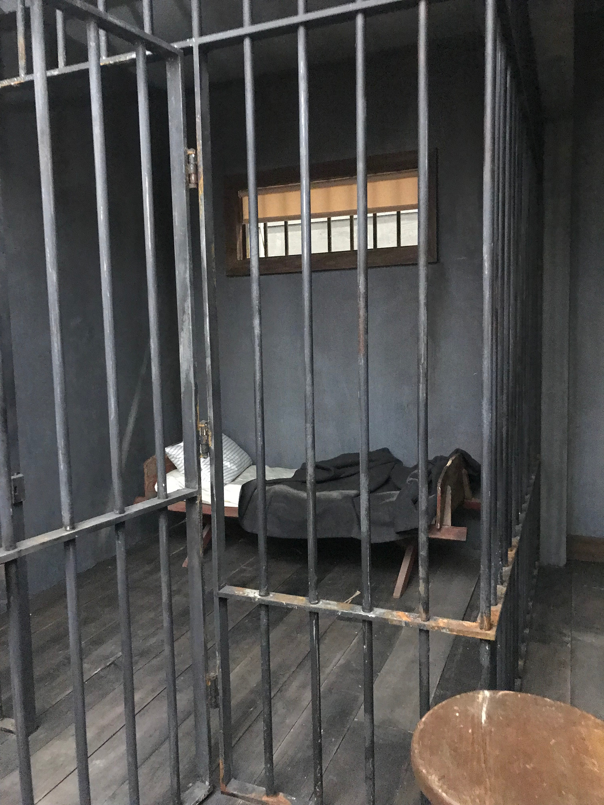 JAIL BUILDING INTERIOR SET
