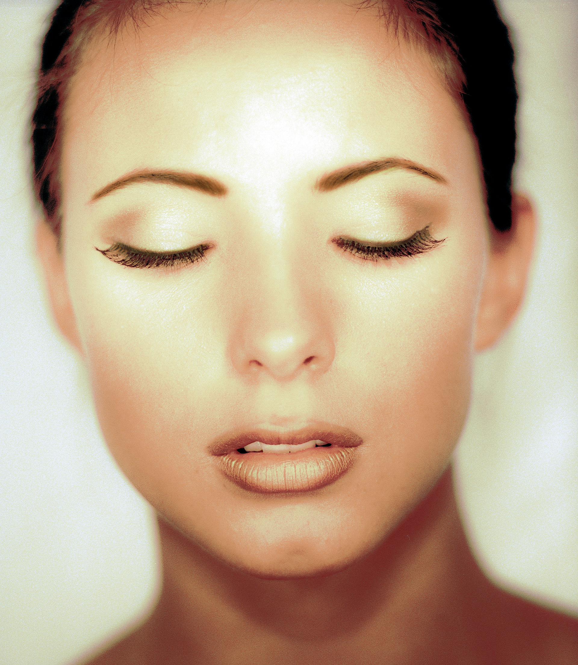 Elins face with eyes closed, short depth of field