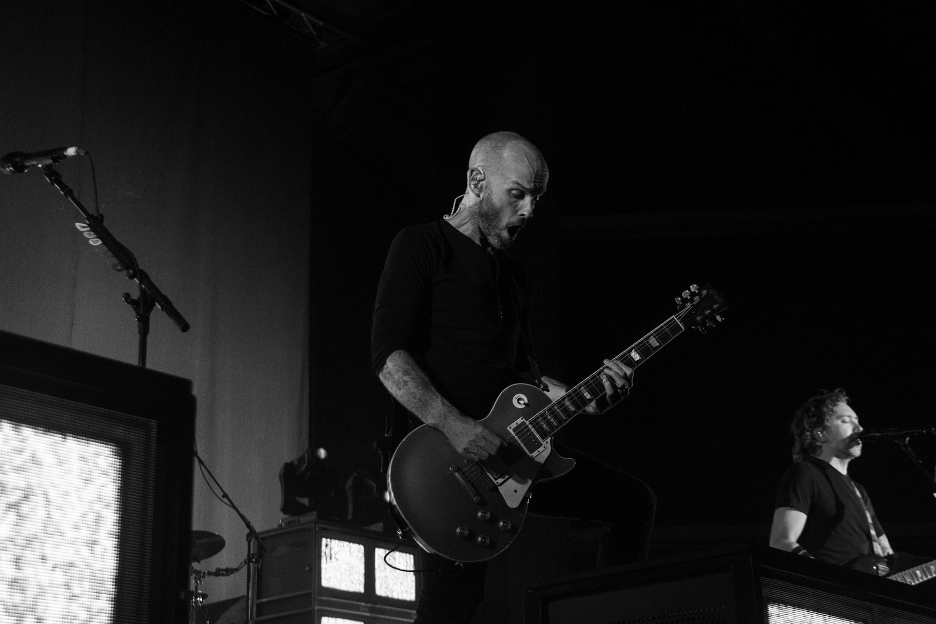 RISE AGAINST