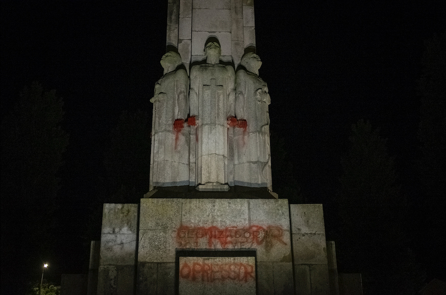 Violeta Moura, Praça do Império, Porto, 2018 COD: P019