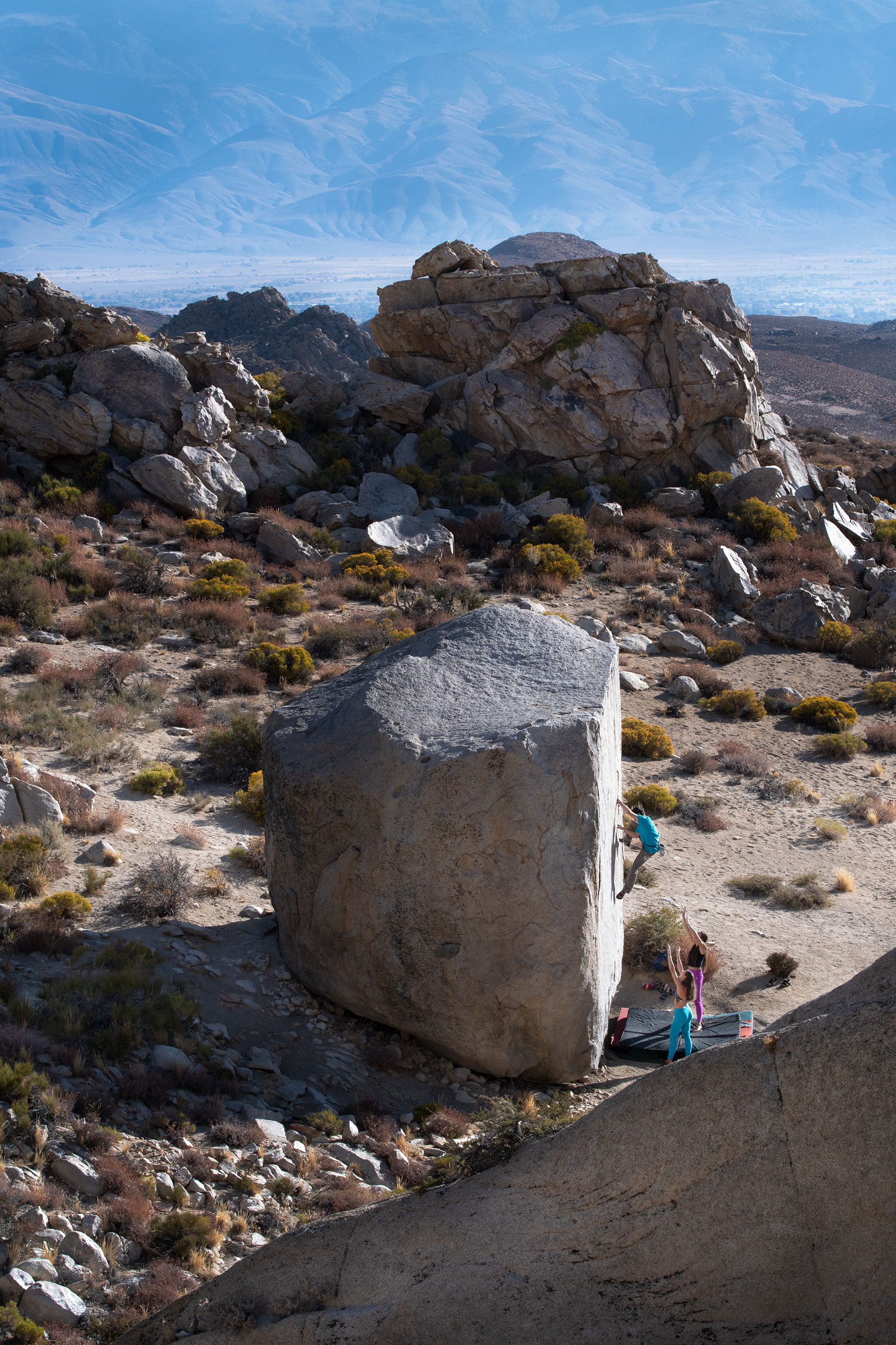 Jedi mind tricks boulder problem, Bishop, CA