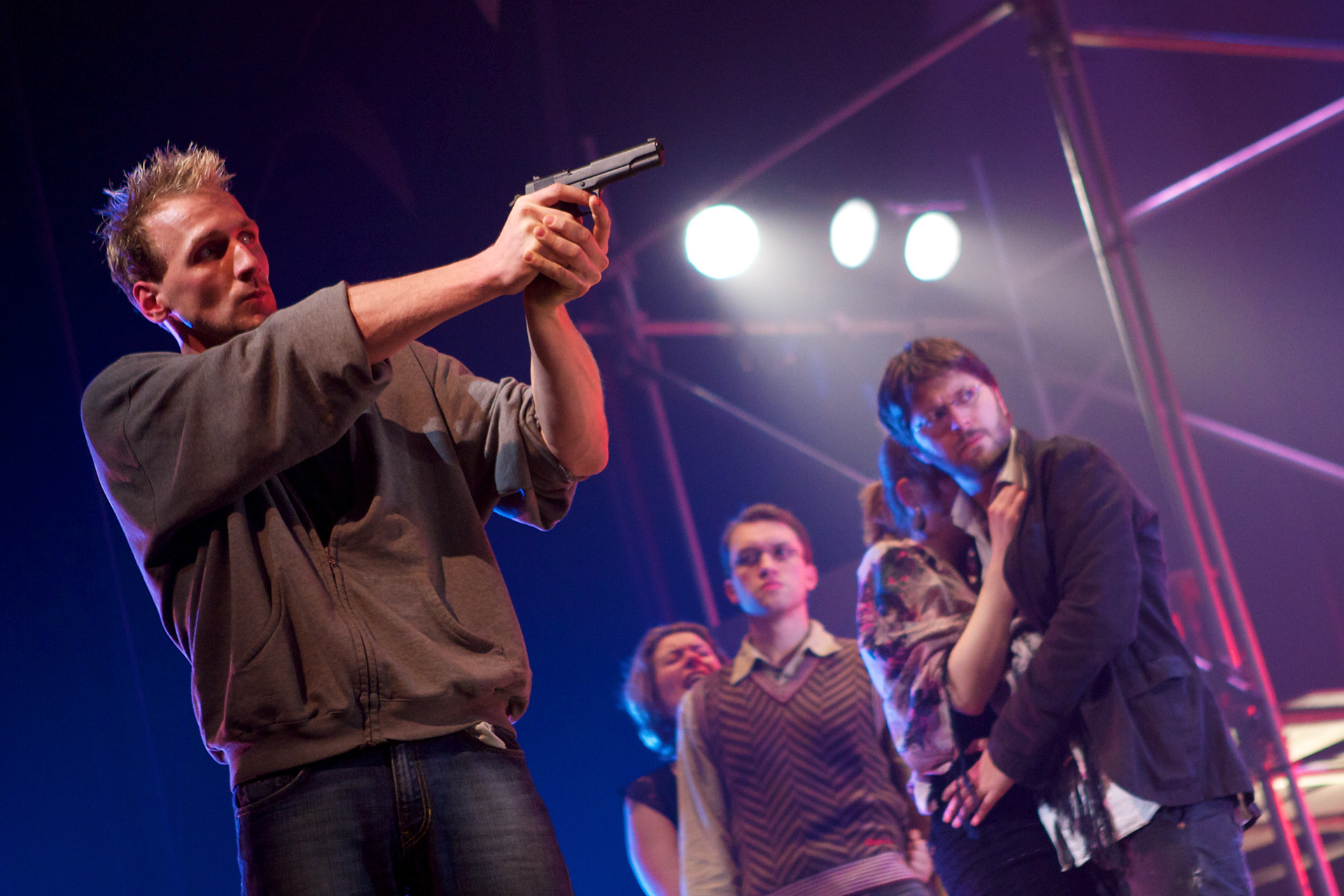 "7/13", voorstelling