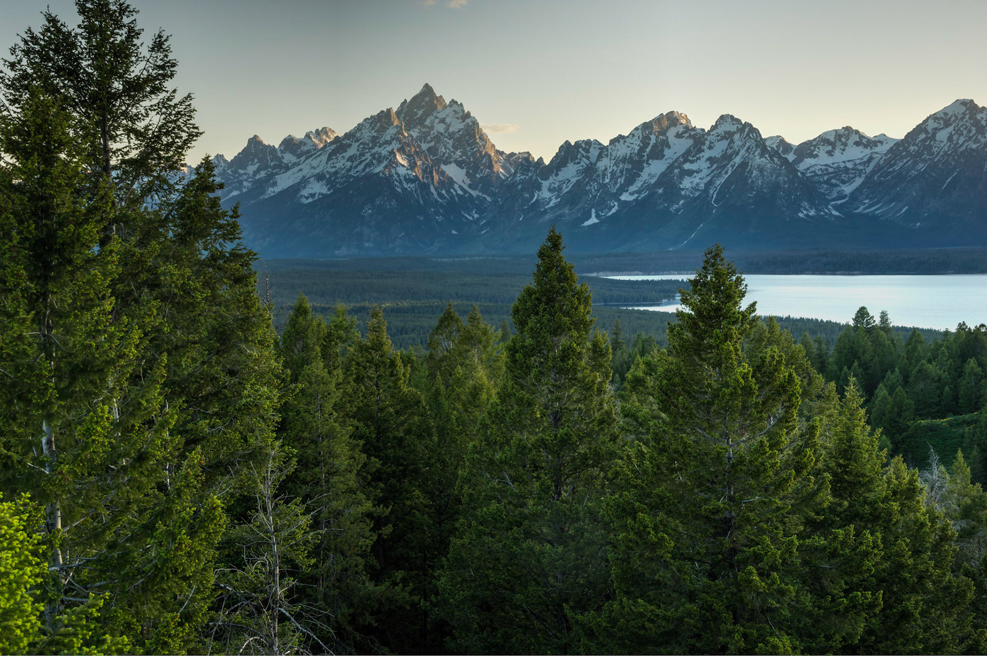 Sunset over the Teton range from Signal Mountain.Grand Teton National Park20 June 2014PENTAX K-3, Sigma 18-250mm f/3.5-6.3 DC OS HSMISO 100 45 mm  ¹⁄₁₃ sec at ƒ / 11Prints of my work are available from my website at http://www.fingolfinphoto.comFollow me on Facebook at http://www.facebook.com/fingolfinphoto or http://www.facebook.com/pesterleAlso, http://500px.com/pesterle   http://www.flickr.com/photos/fingolfinphoto
