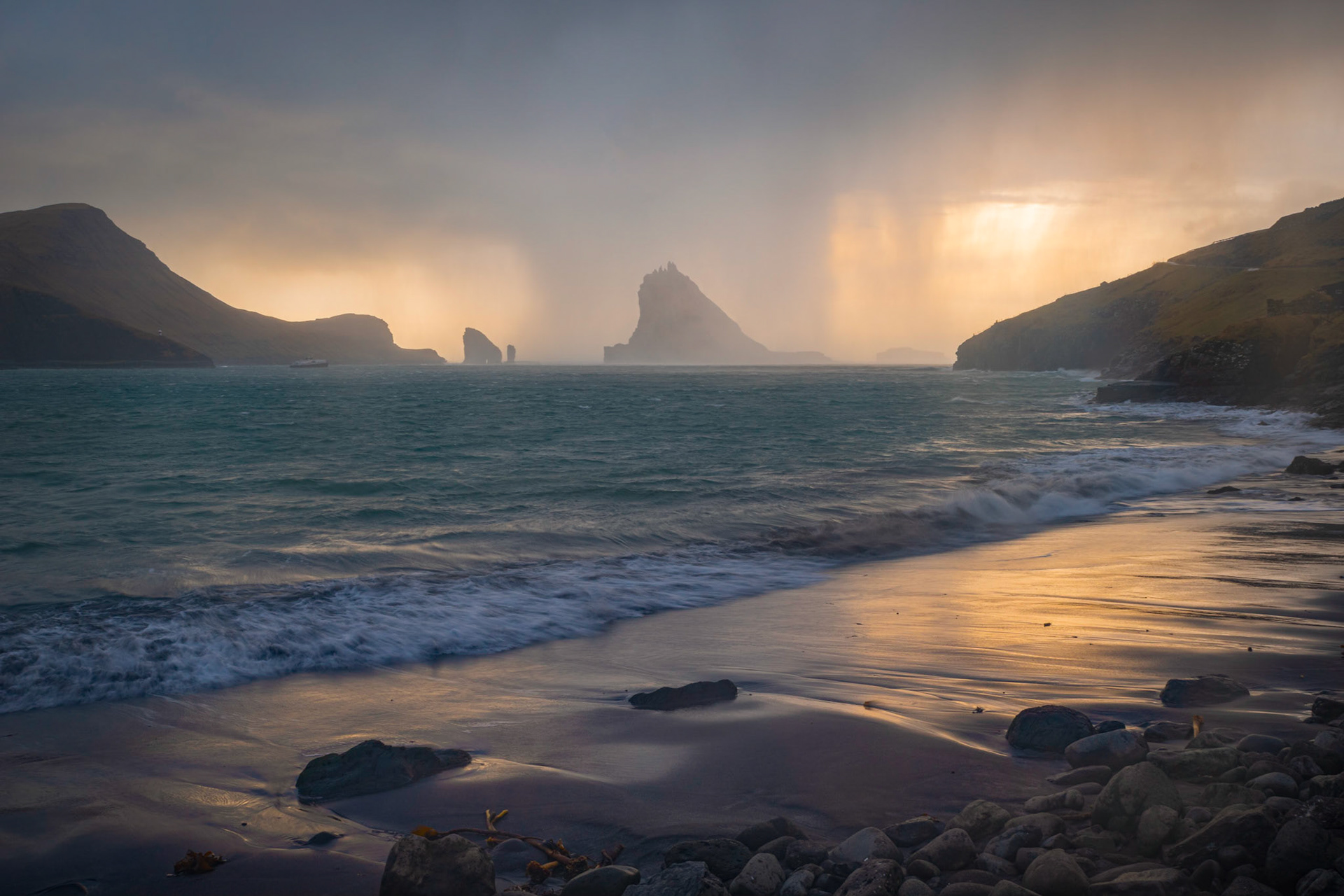 Sunset behind Tindhólmur, near the village of Bøur.Vágar, Faroe IslandsMarch 23, 2019Pentax K-1, HD PENTAX-D FA 24-70mm F2.8ED SDM WRISO 200 35 mm  ¹⁄₂₅ sec at ƒ / 11