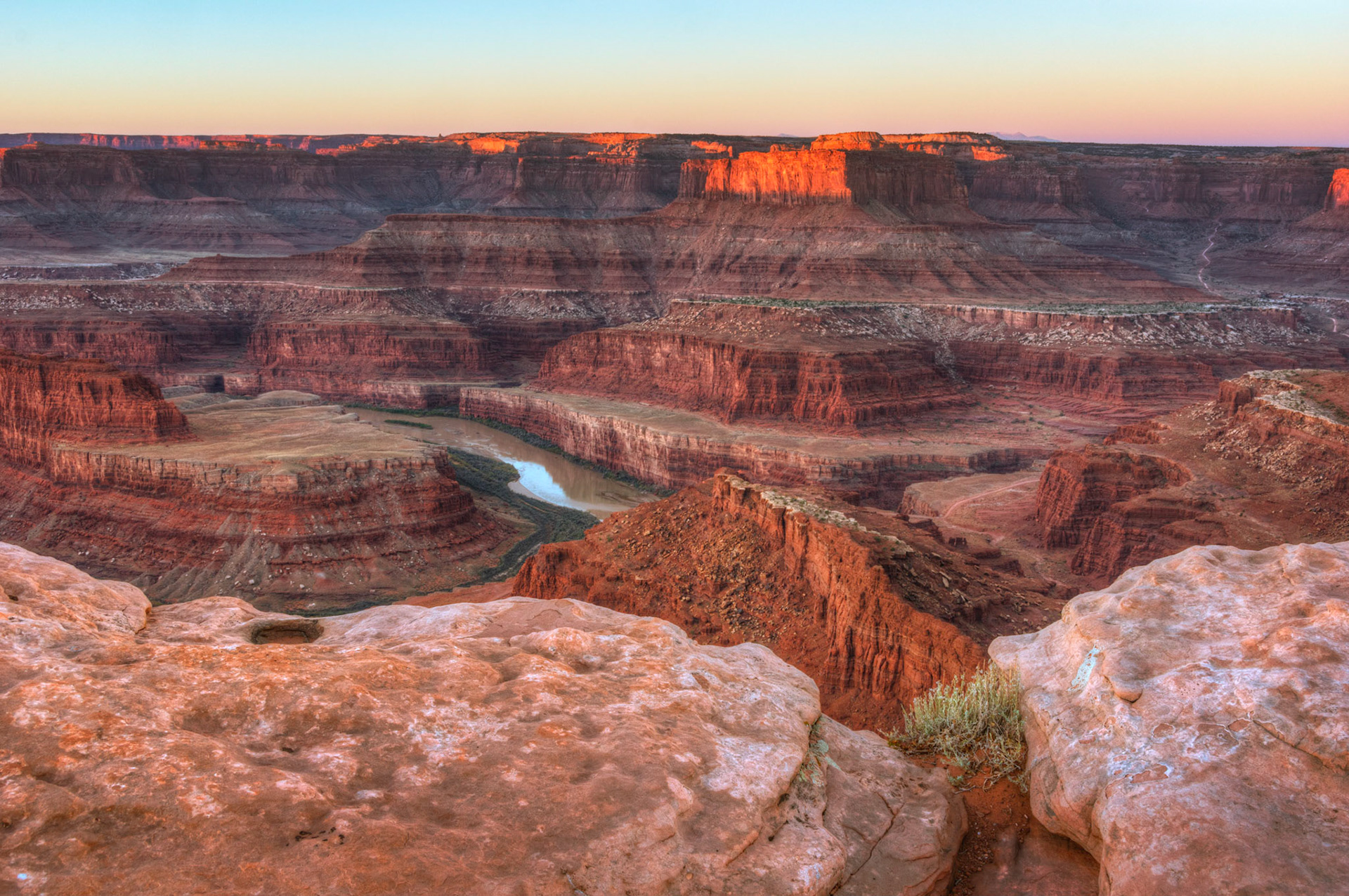 d a y b r e a k  10733Dead Horse Point State ParkUtahNovember 7, 2014PENTAX K-3, Sigma 18-250mm f/3.5-6.3 DC OS HSMISO 100 24 mm  ⅕ sec at ƒ / 11