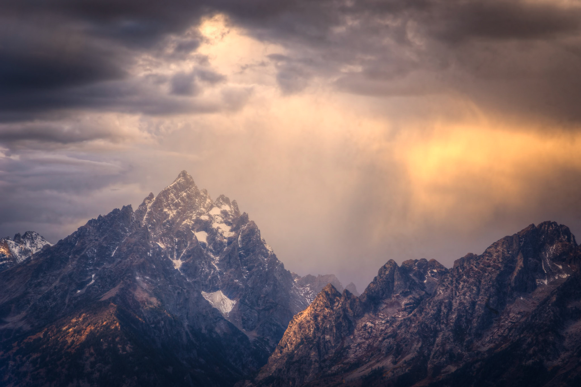 After sunrise at the Jackson Lake Overlook on SIgnal Mountain, as incoming clouds caught the light of the rising sun.Grand Teton National ParkWyomingSeptember 29, 2016This is an HDR image consisting of 5 exposures merged in Photomatix Pro. Additional processing in Lightroom and Photoshop.PENTAX K-1, TAMRON 28-300mm F3.5-6.3 Ultra zoom XRISO 100 135 mm  ¼ sec at ƒ / 11
