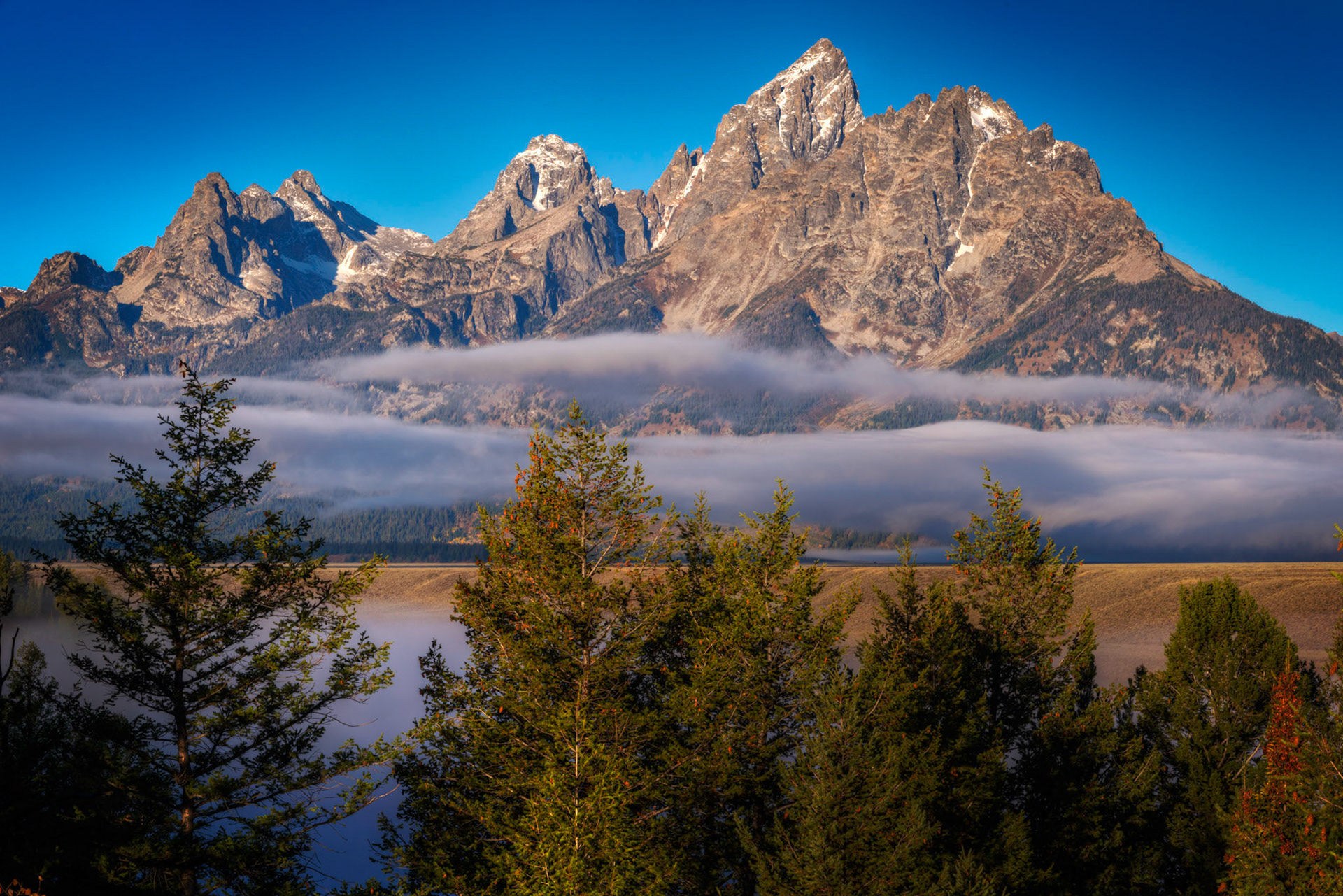 Clear skies above, fog down below.  Shortly after sunrise at the Snake River Overlook.Grand Teton National ParkWyomingSeptember 27, 2016This is an HDR image consisting of 5 exposures merged in Photomatix Pro. Additional processing in Lightroom and Photoshop.PENTAX K-1, TAMRON 28-300mm F3.5-6.3 Ultra zoom XRISO 100 85 mm  ¹⁄₂₅ sec at ƒ / 18