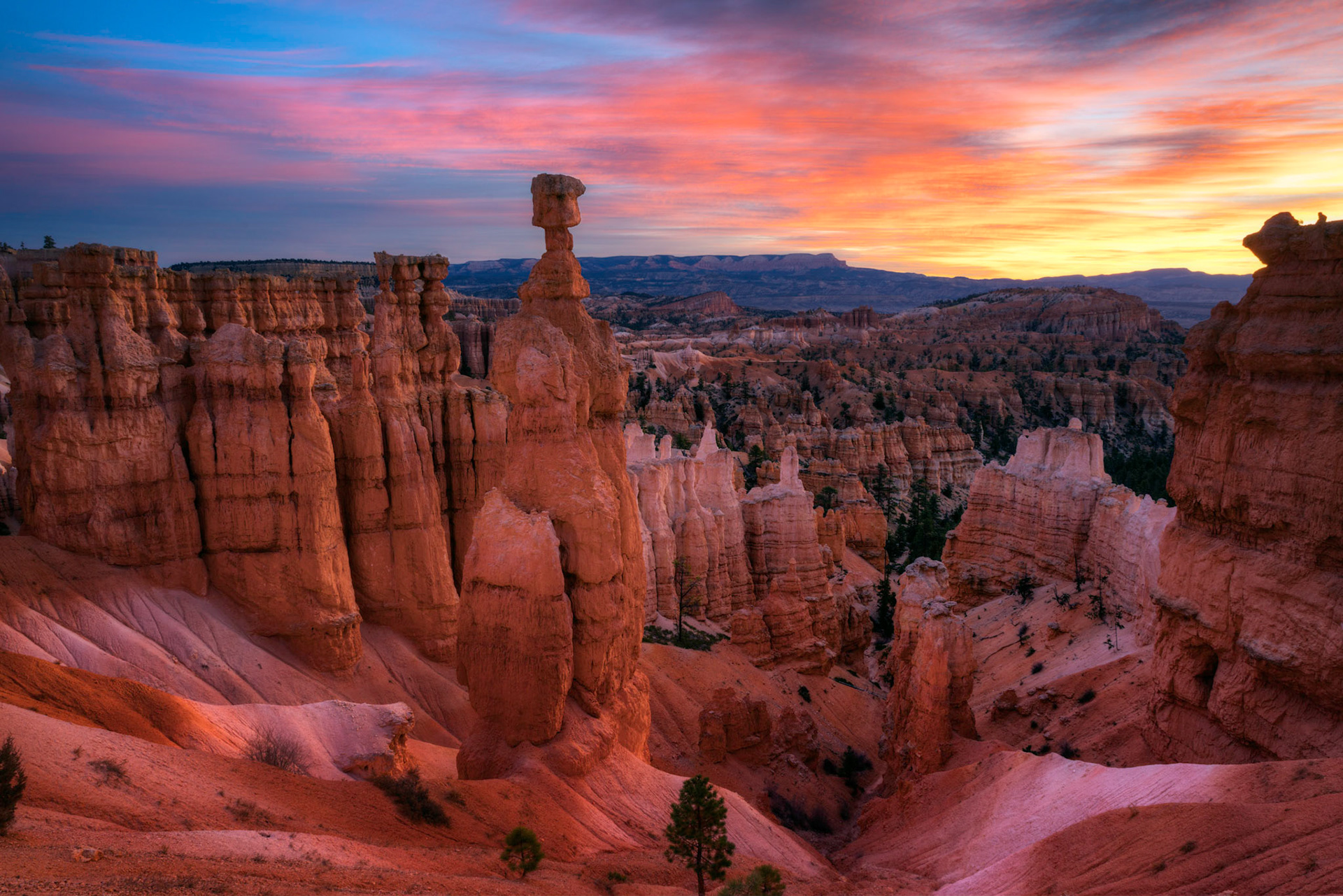 Sunrise at Thor's Hammer, near Sunset Point.Bryce Canyon National ParkUtahNovember 10, 2017PENTAX K-1, HD PENTAX-D FA 24-70mm F2.8ED SDM WRISO 100 24 mm  2.0 sec at ƒ / 11