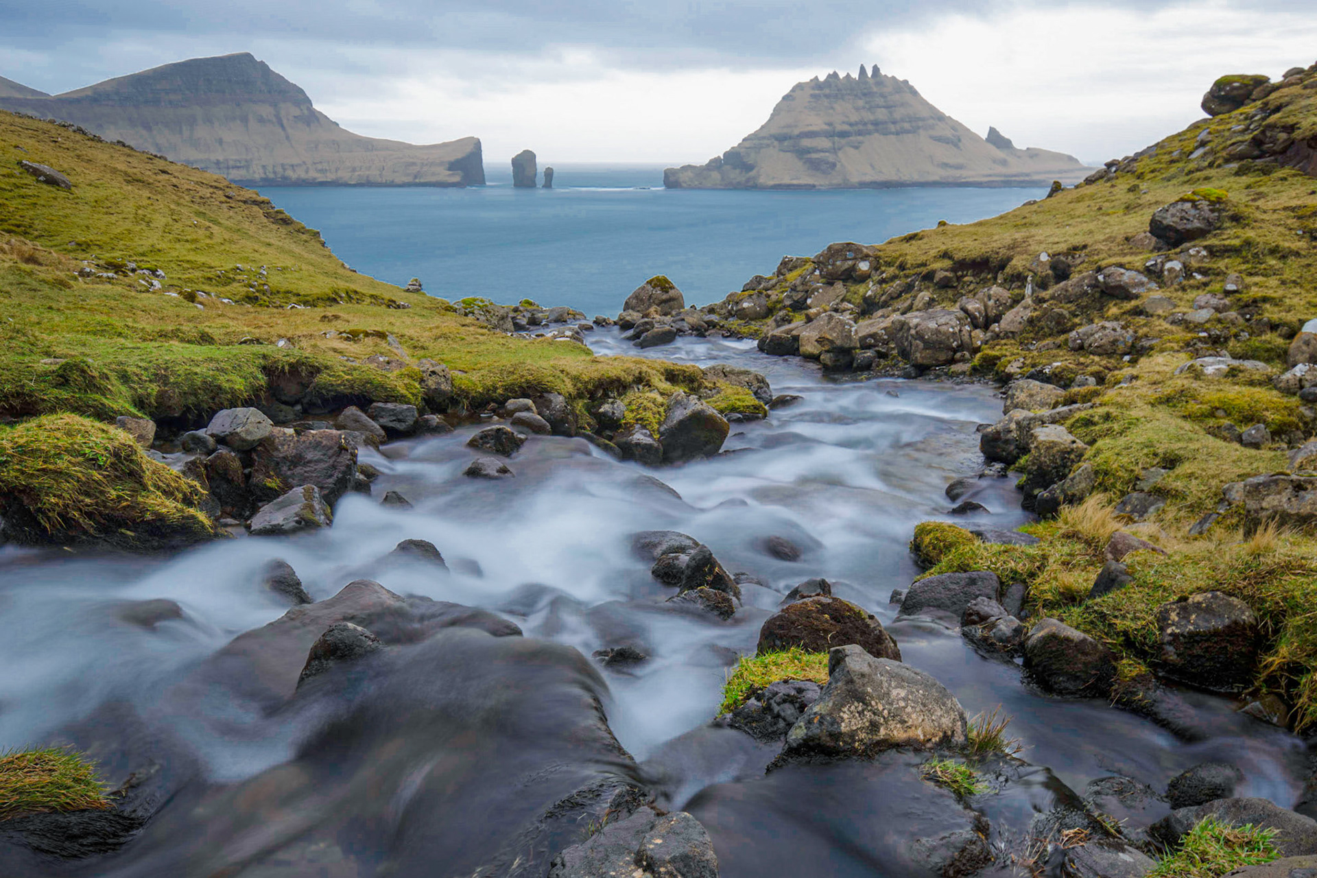 t i n d h ó l m u r  16317Vágar, Faroe IslandsMarch 27, 2019Pentax K-1, HD PENTAX-D FA 15-30mm F2.8ED SDM WRISO 100 24 mm  ¹⁄₂₀ sec at ƒ / 16