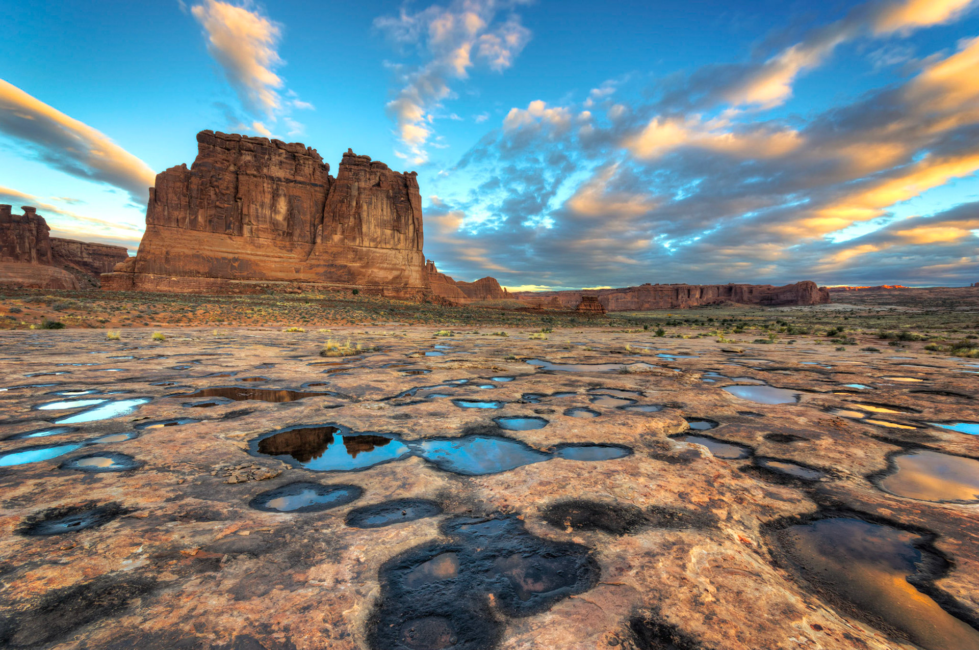 Courthouse Towers 7551Arches National ParkUtahNovember 3, 2014PENTAX K-3, Sigma 10-20mm f/4-5.6 EX DCISO 100 10 mm  ⅙ sec at ƒ / 11