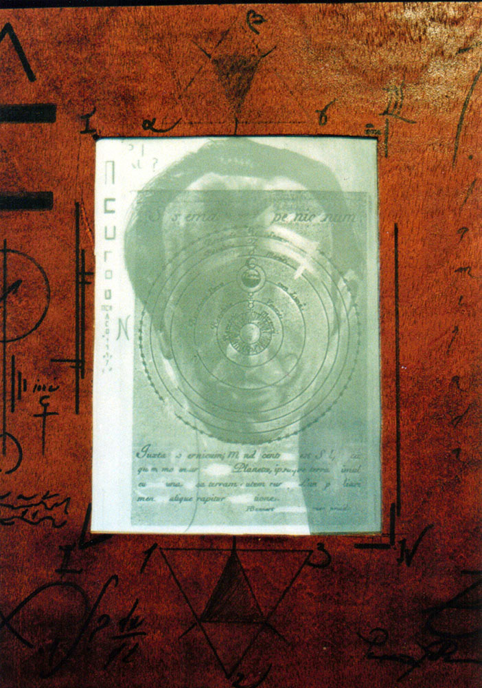 Mirada, 2000. Lápiz y tinta sobre madera y papel