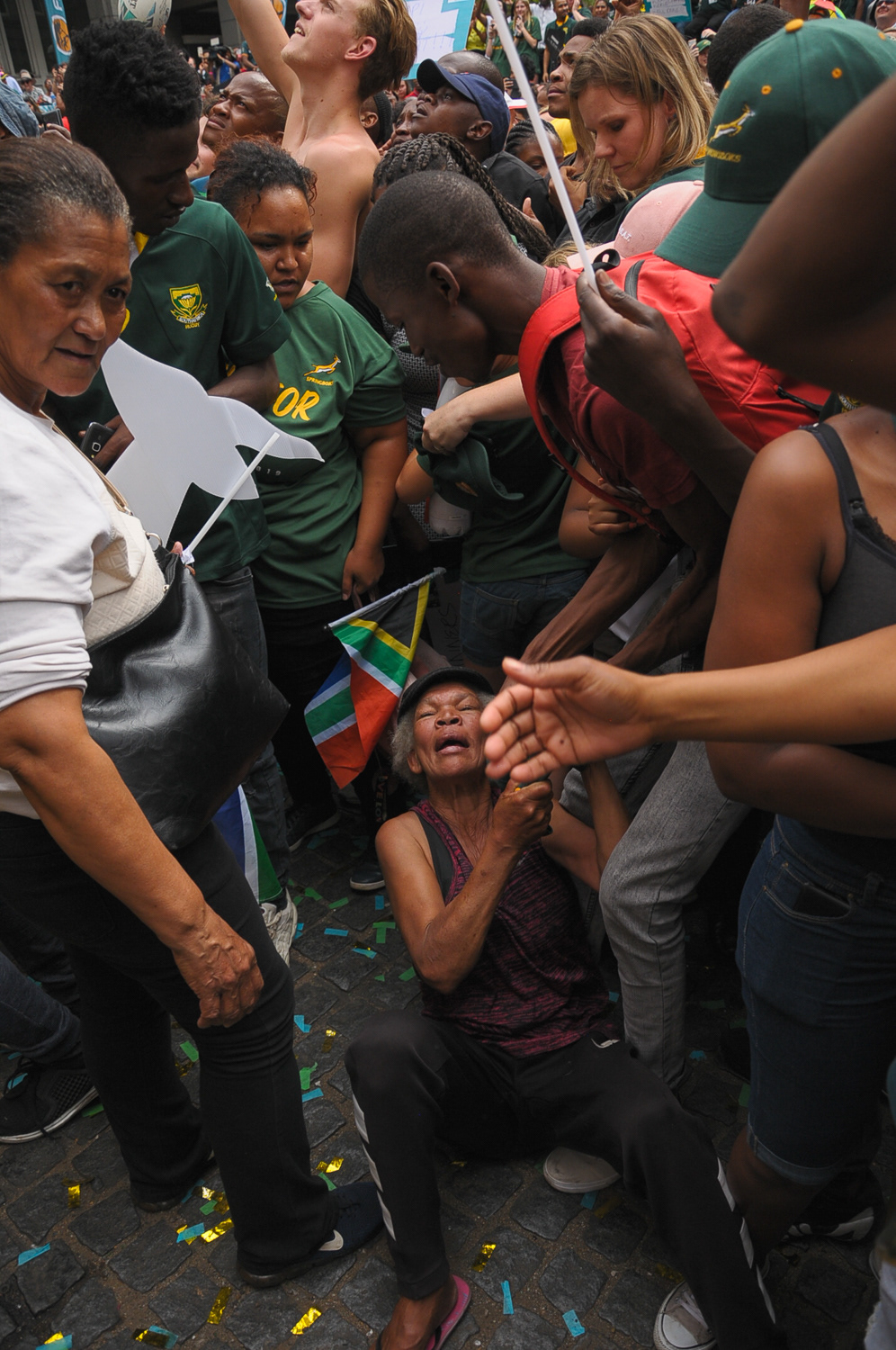 Spectators wrestle for souvenirs during the Springboks national trophy tour, Johannesburg, 2019