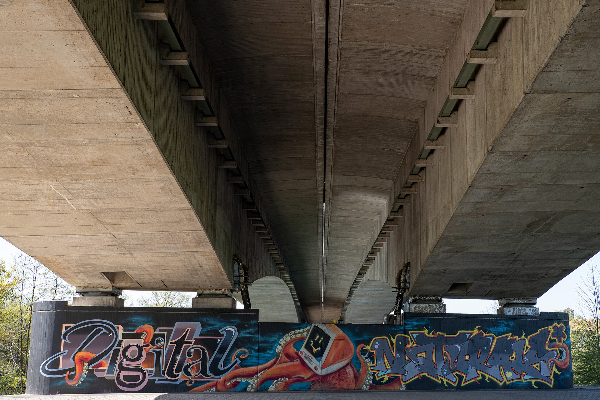 Graffiti - Hellentalbrücke, Hanau - ©Klaus Ohlenschläger