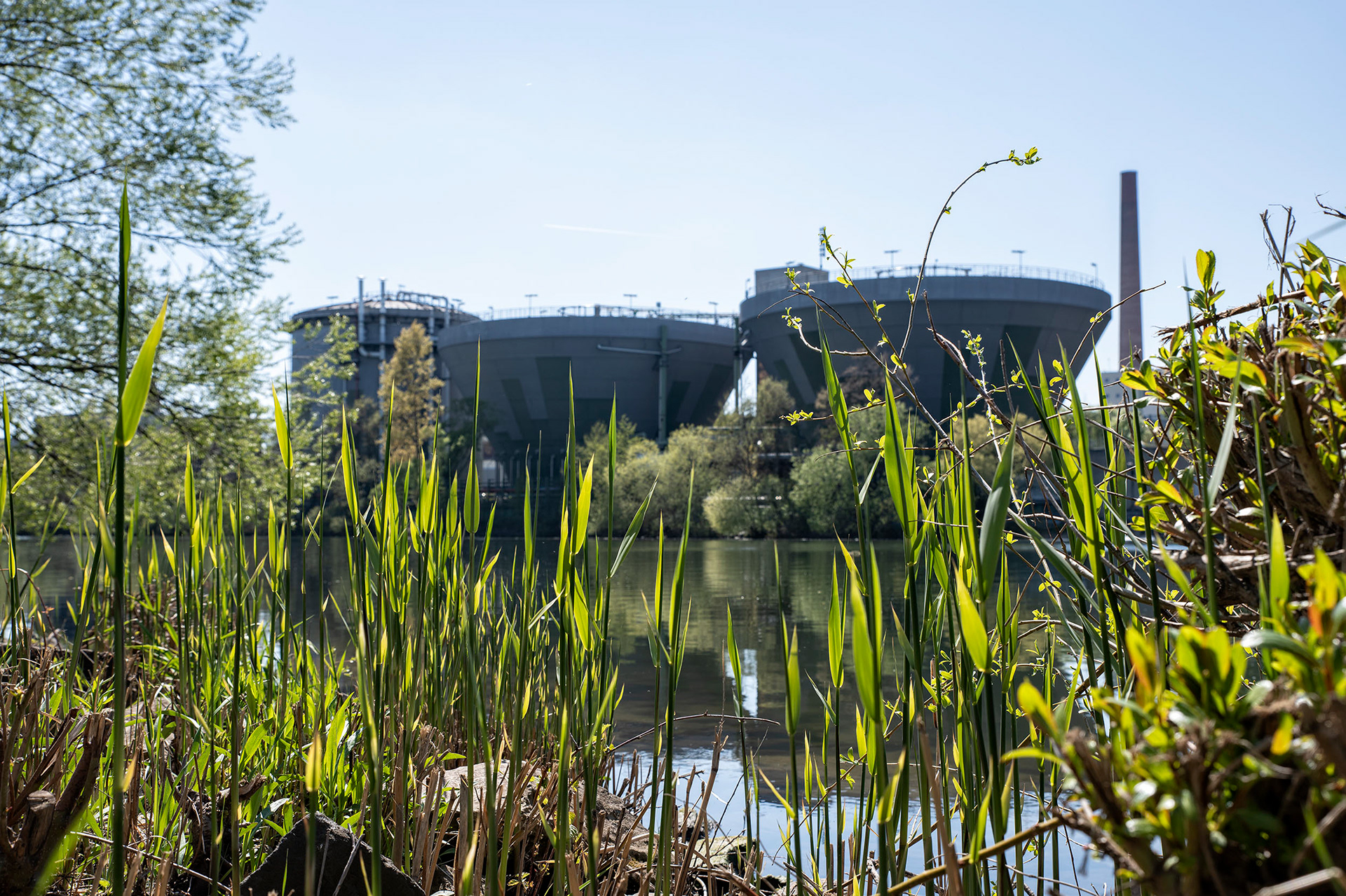 Industrieidylle - Biologische Abwasser-Reinigungsanlage, Frankfurt Fechenheim - ©Klaus Ohlenschläger