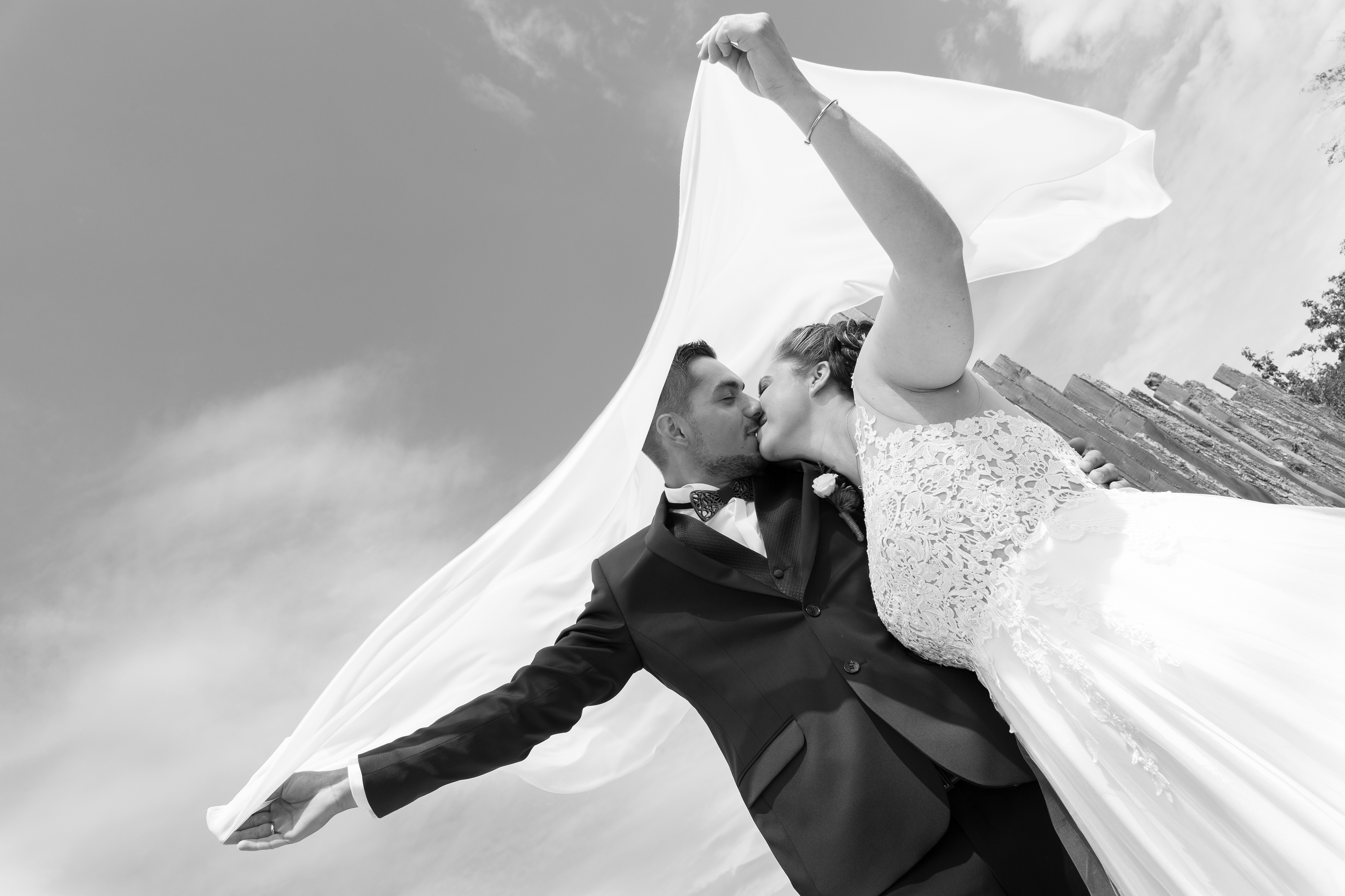 photos mariage couple beaujolais by mika pollet photographe villefranche