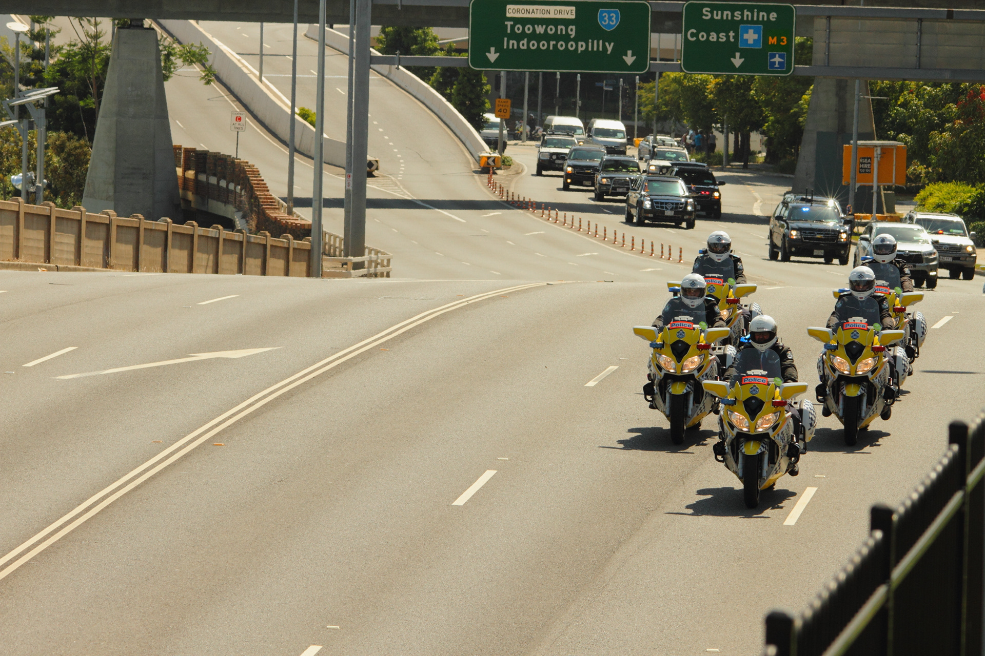 Obama motorcade lead by Queensland Police office on bikes along the Inner City Bypass