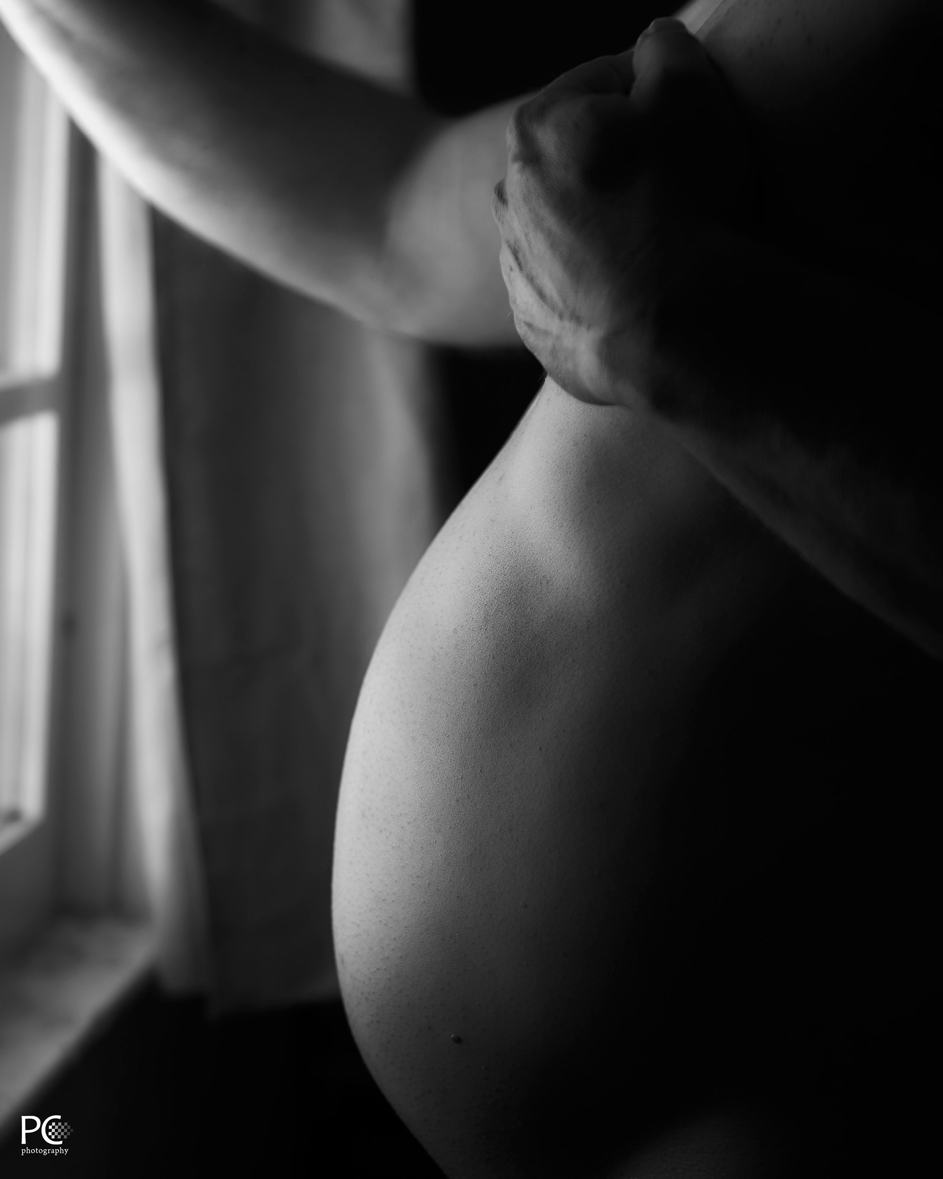 Black and white maternity photography