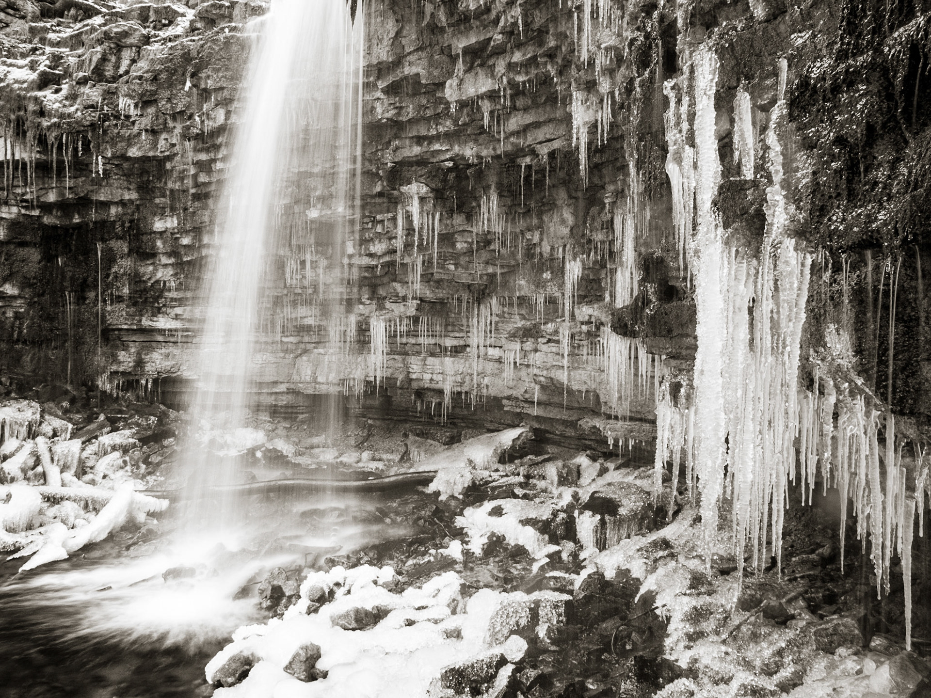 Sixteen Mile Creek tumbles over the Niagara Escarpment, a UNESCO World Biosphere Reserve, at Hilton Falls along the Bruce Trail in Halton Region, Ontario, Canada