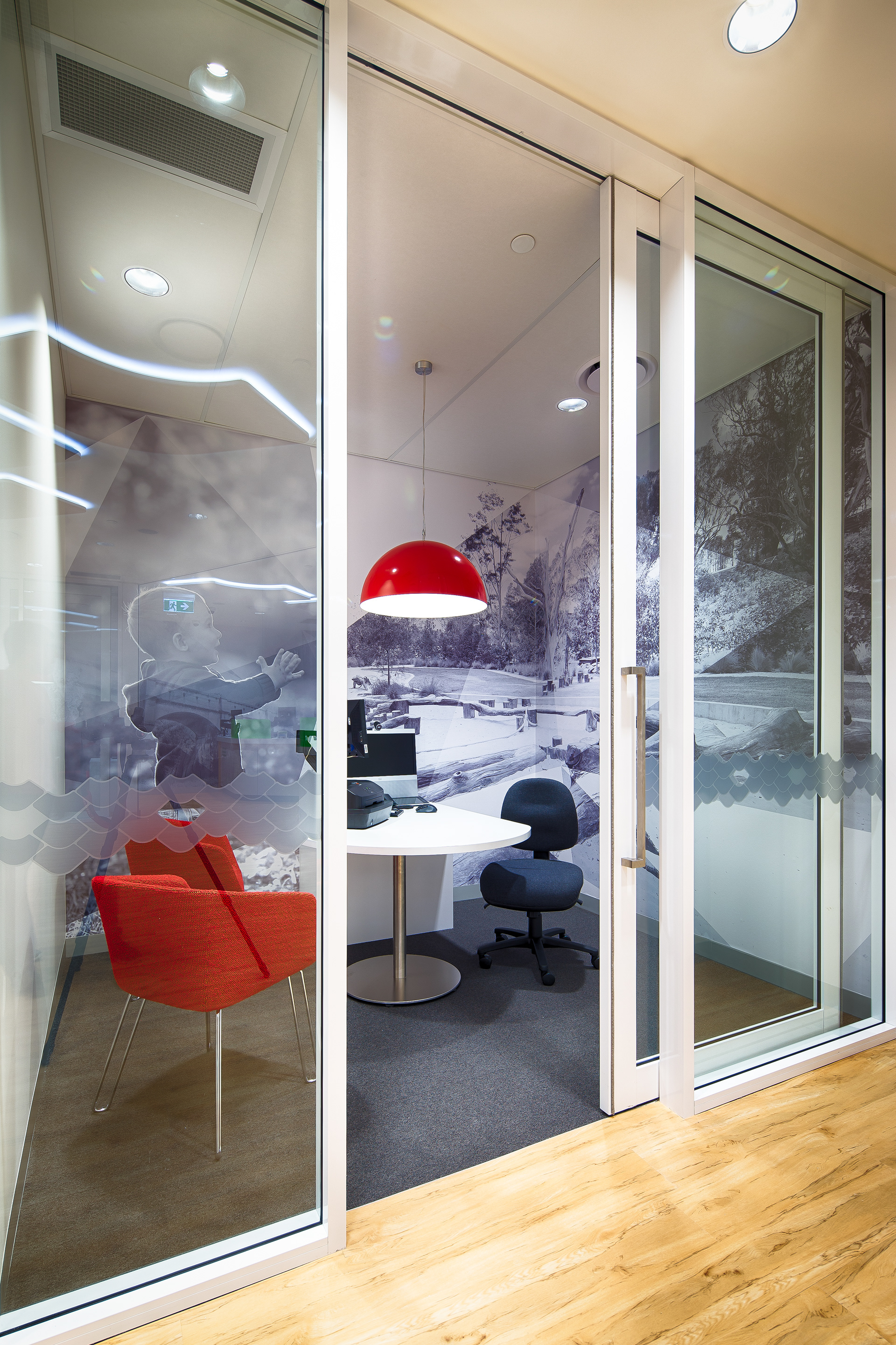 Acoustically private glass front meeting space