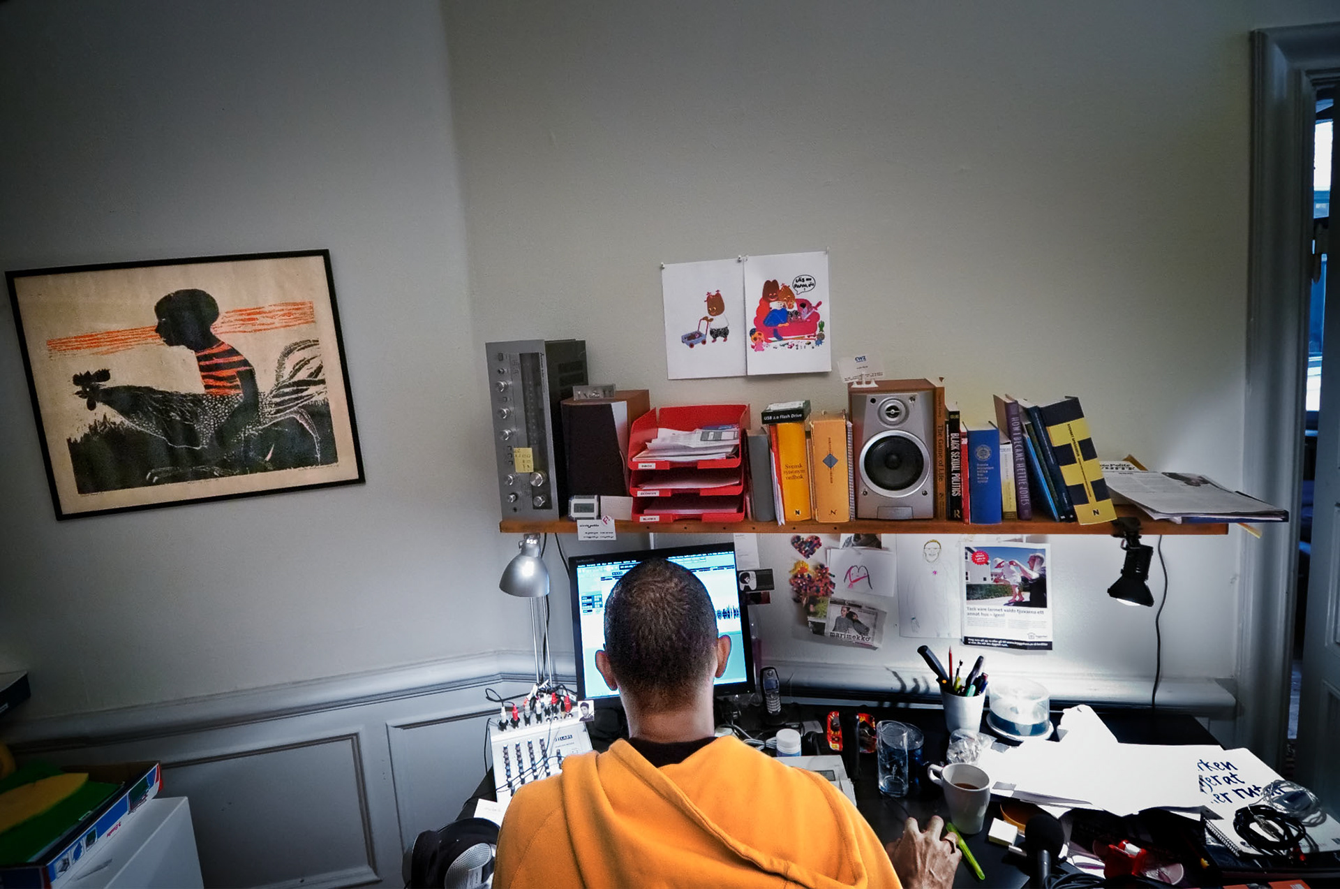 – When I began working as a journalist I signed a freelance contract with Expressen, for whom I could in principle write as much as I wanted to. At that time it was possible to obtain a subsidy in order to start your own firm, so I went to the unemployment agency to apply for it. I met the handling officer, and after having explained my situation for 30 min, he said “You know, journalism is a very tough career, many people want to work with media. You may be should consider working with something else, and have journalism as a hobby. You could, for example, work as a subway clerk.”Mahnaz Razavi, physiotherapist.