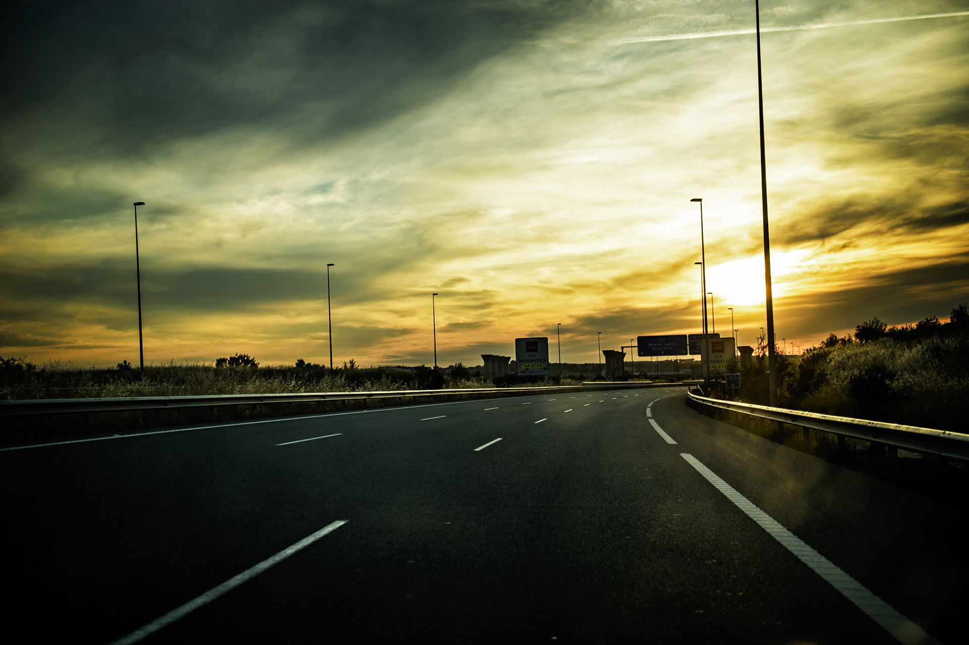 Highway R-3. Madrid. In order to solve the traffic congestion around Madrid, the radial toll-highway system was conceived as an alternative to enlarging the existing free highways. However, they were enlarged anyway, which resulted in the newly build toll-highways receiving only one-fourth of the forecasted traffic. The concessionary companies of all four radial highways, as well as five other toll-highway concessionaires around Spain, have filed for bankruptcy. Now, the government must find a solution that saves the Spanish taxpayers from paying a €5 billion bill.